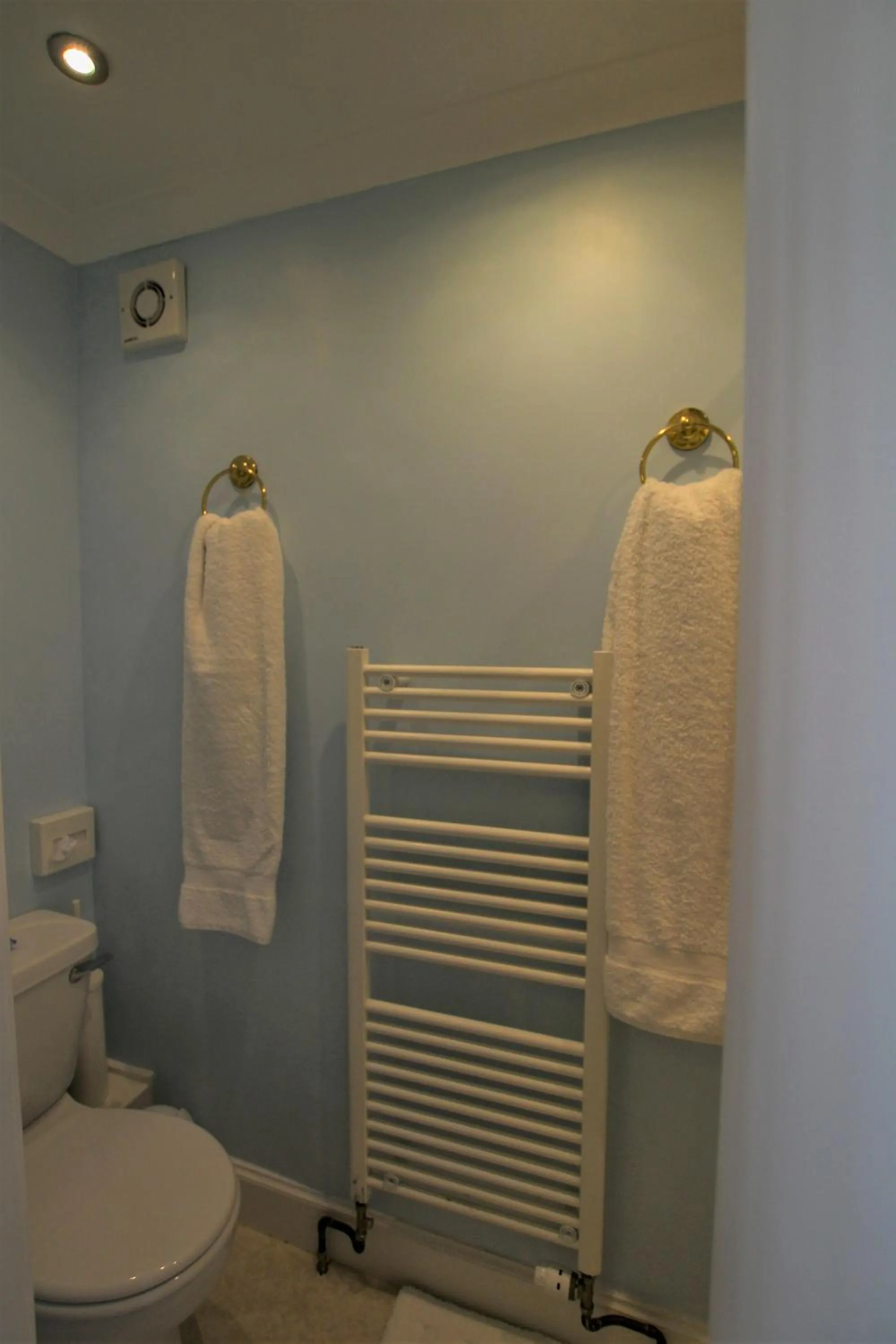 Shower in Dunallan Guest House