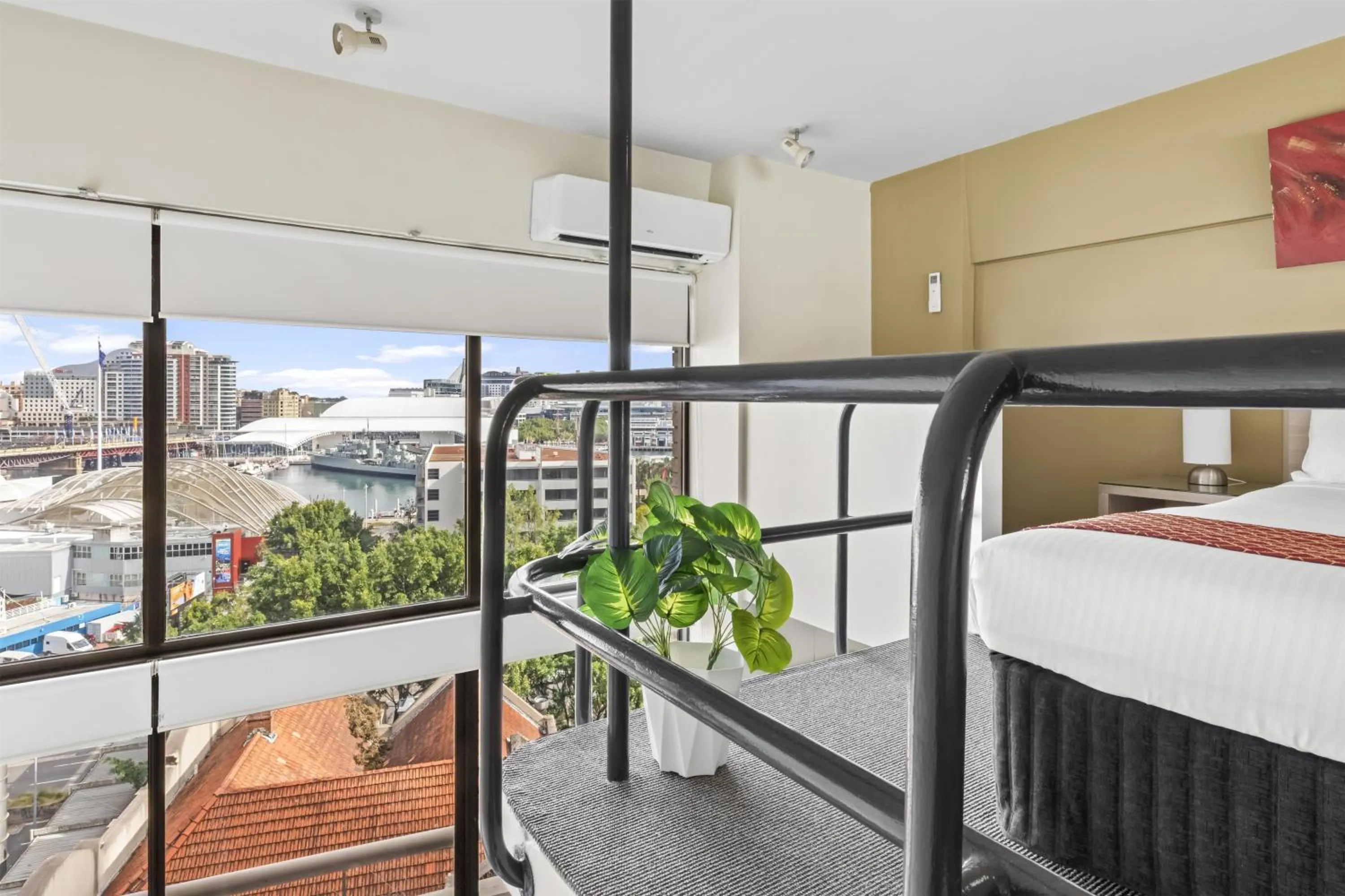 View (from property/room), Bed in Metro Apartments on Darling Harbour