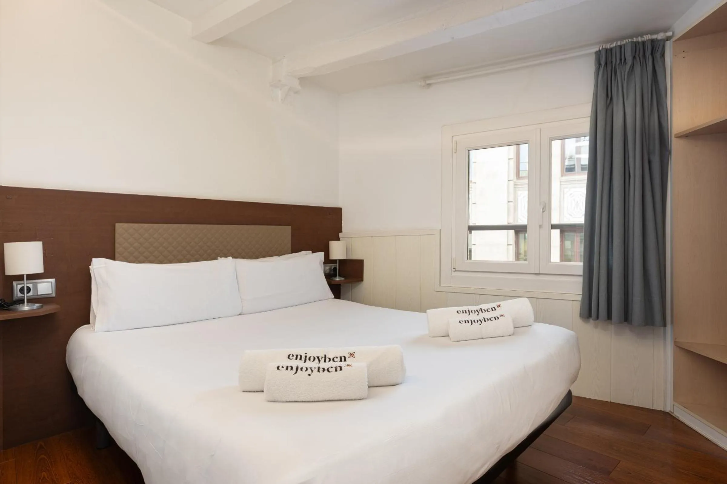 Bed in Enjoybcn Dali Apartments