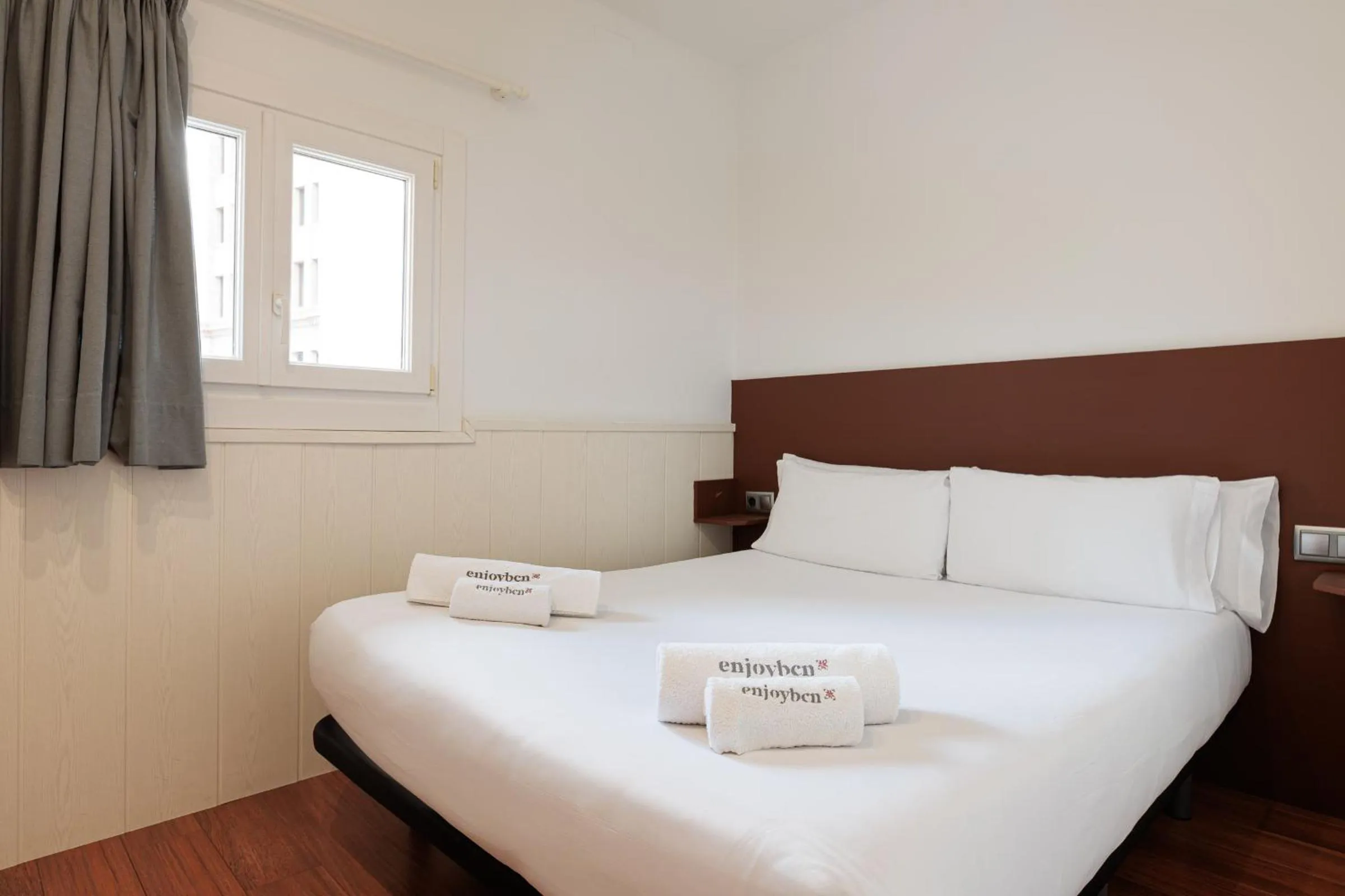 Bed in Enjoybcn Dali Apartments