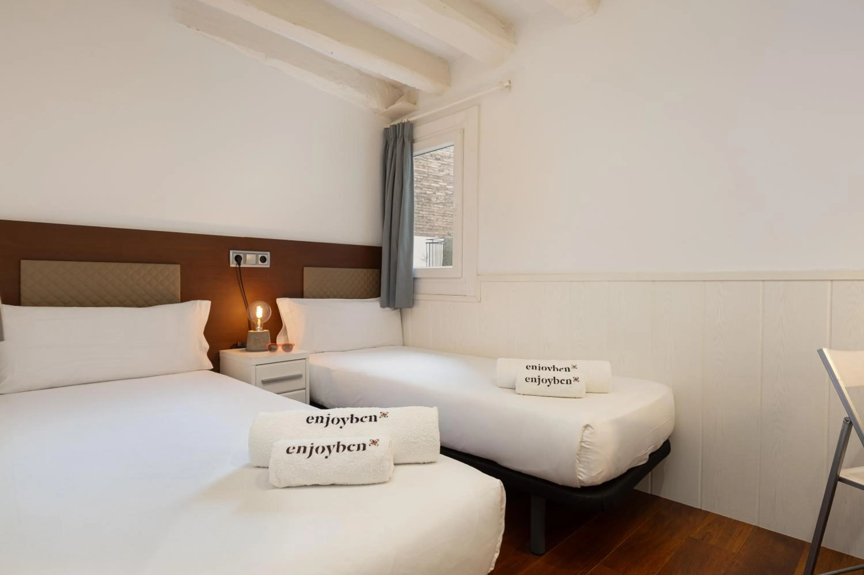 Bed in Enjoybcn Dali Apartments