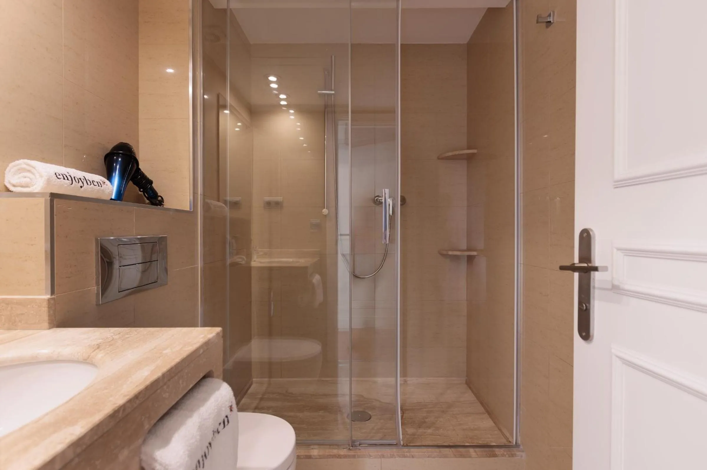 Shower in Enjoybcn Dali Apartments