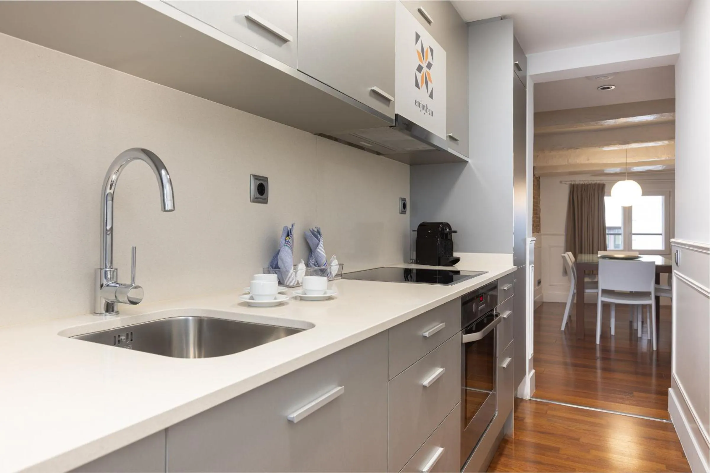 Kitchen or kitchenette in Enjoybcn Dali Apartments