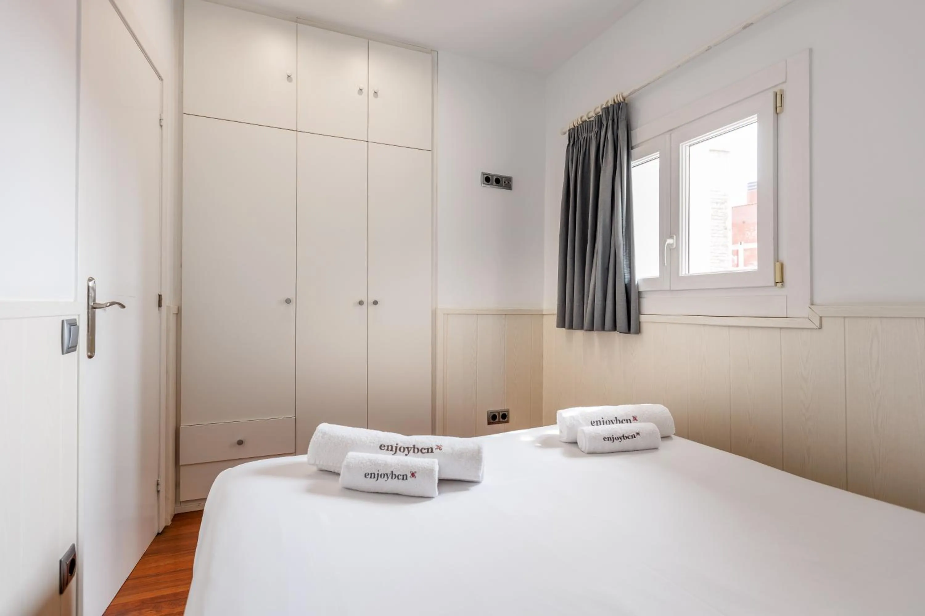 Bed in Enjoybcn Dali Apartments