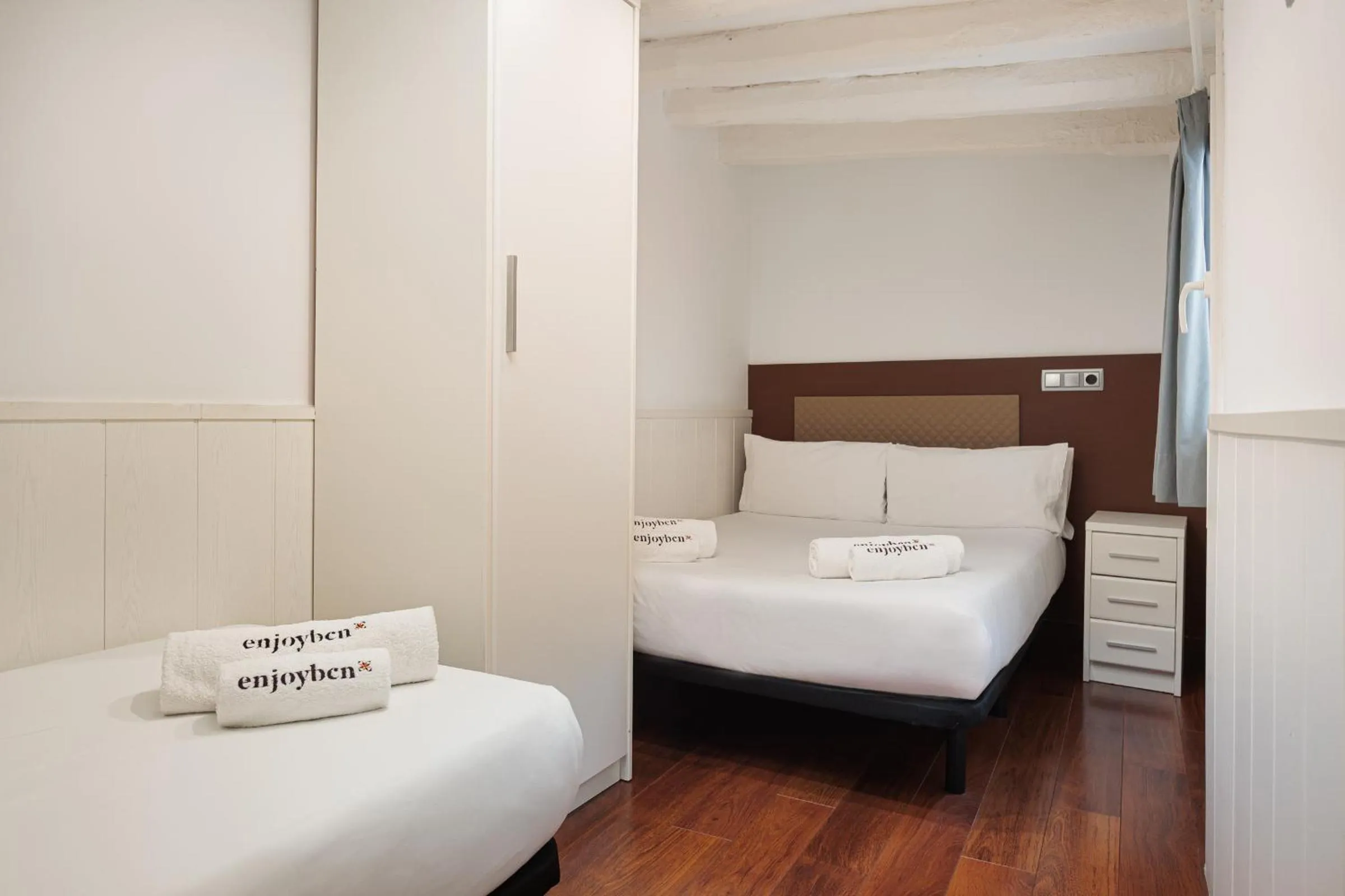 Bed in Enjoybcn Dali Apartments