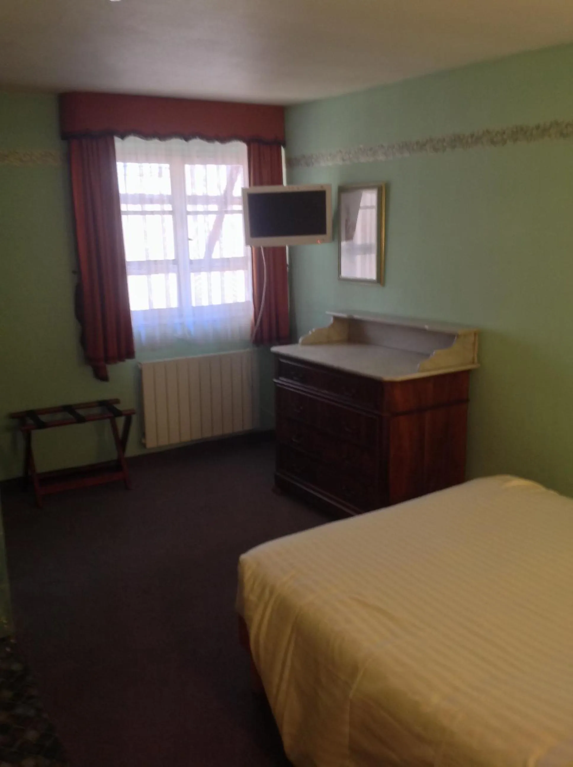 Photo of the whole room, Bed in Hôtel Restaurant Zum Schnogaloch