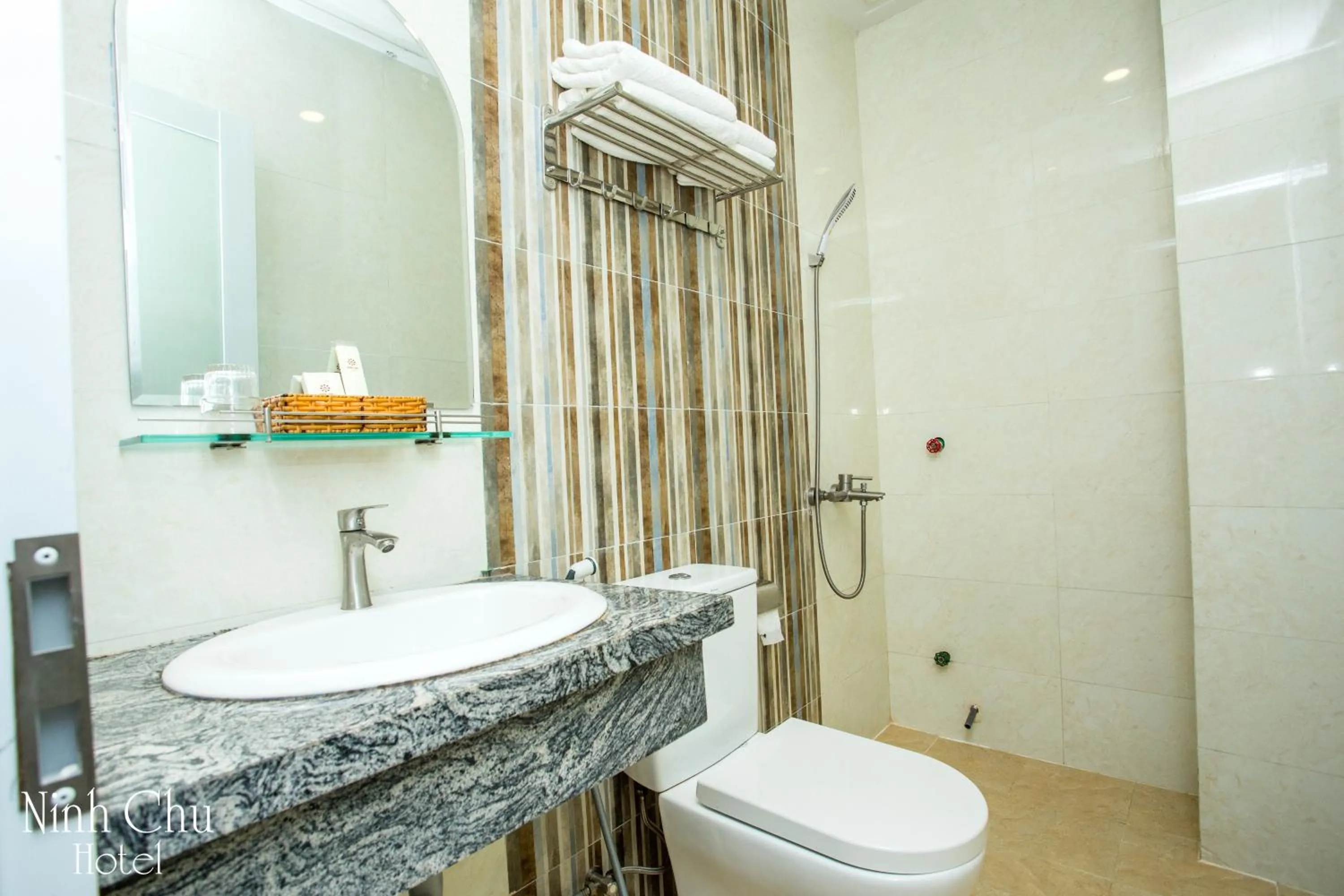 Toilet in Ninh Chu 2 Hotel