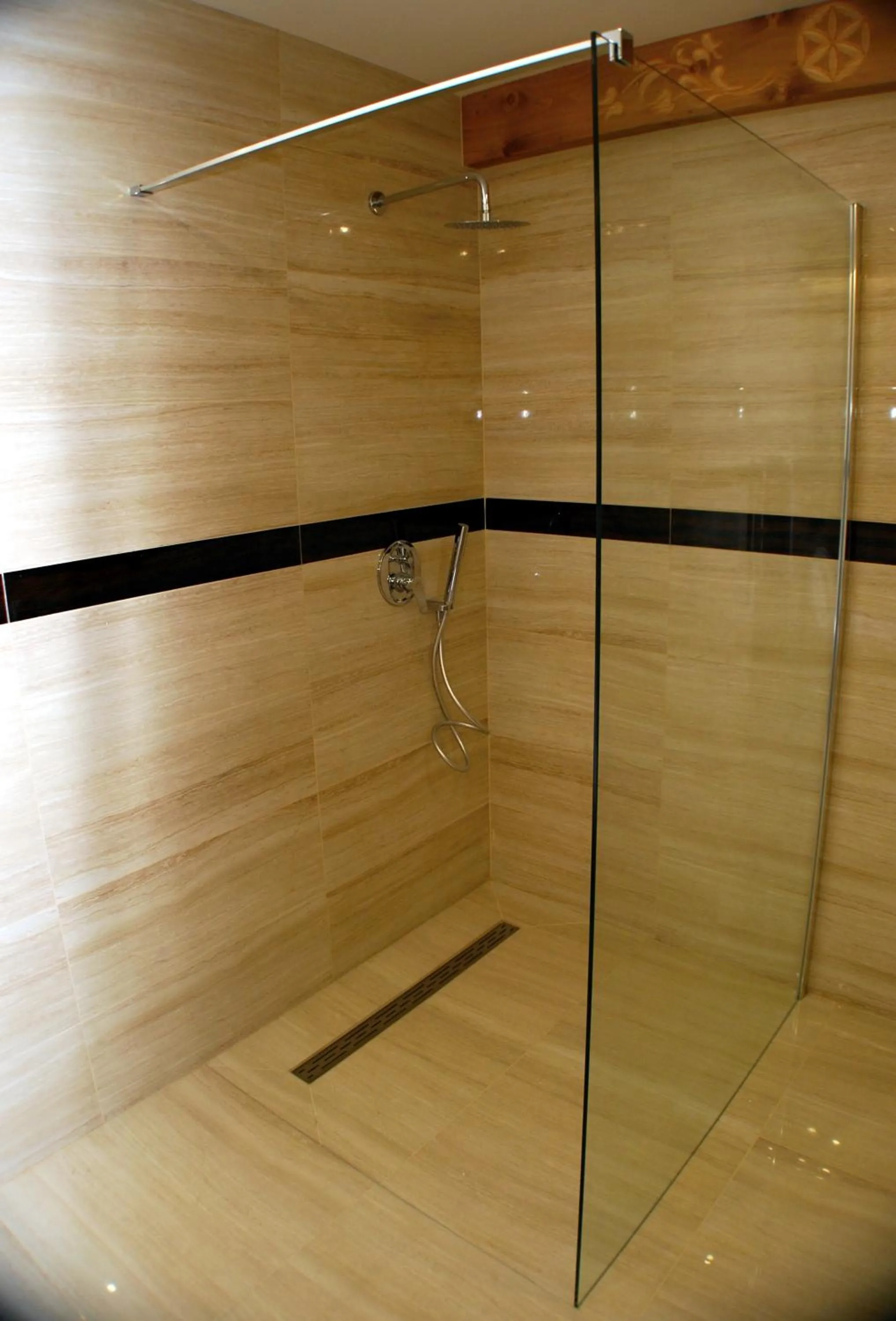 Shower in Hotel Palatín