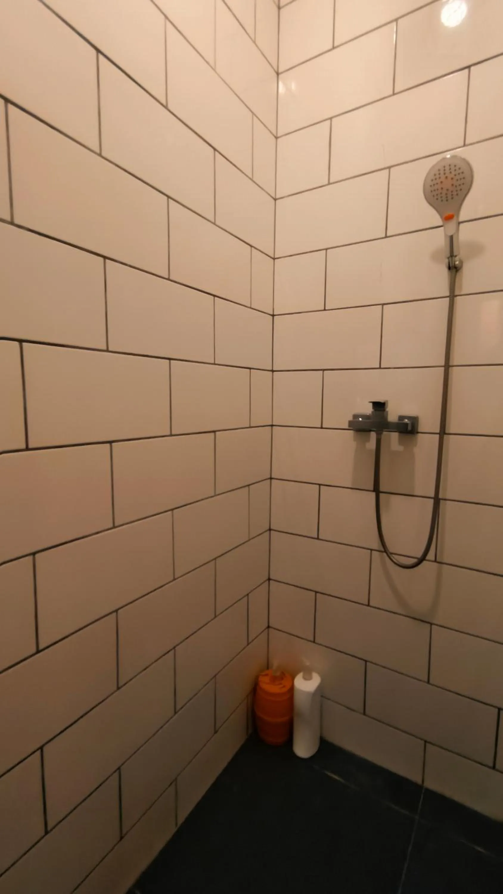 Bathroom in Beds In Garden Hostel