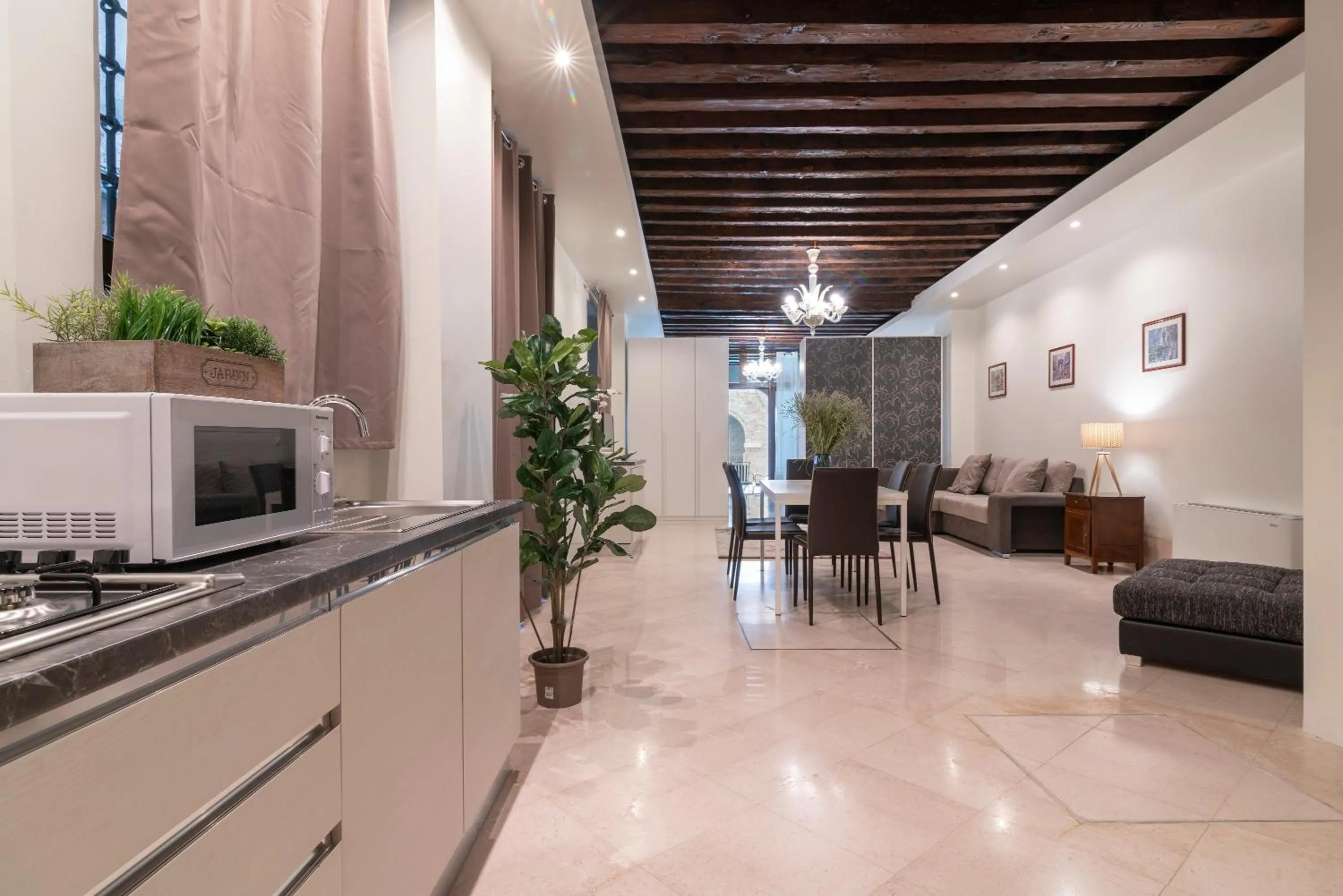Riva Palace Apartments by Wonderful Italy
