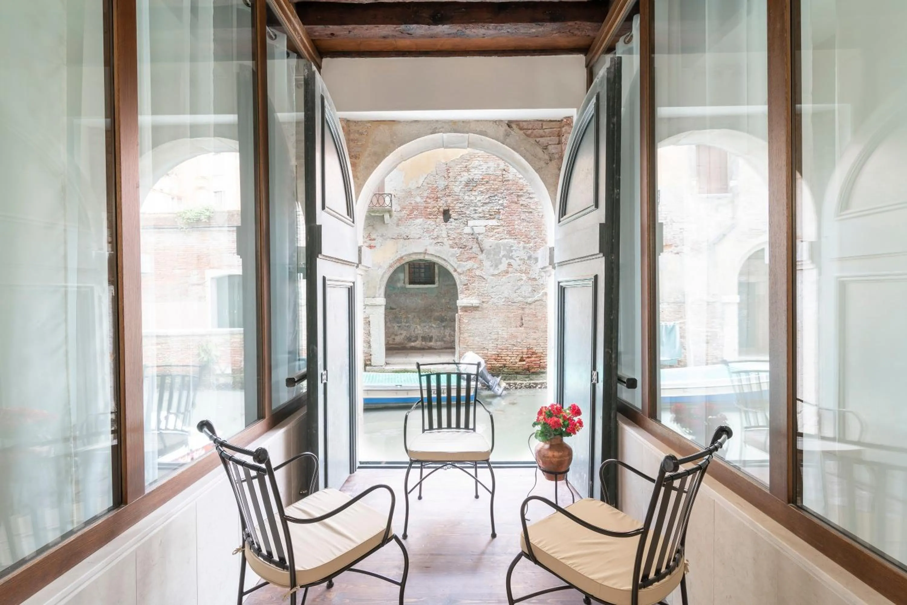 Riva Palace Apartments by Wonderful Italy