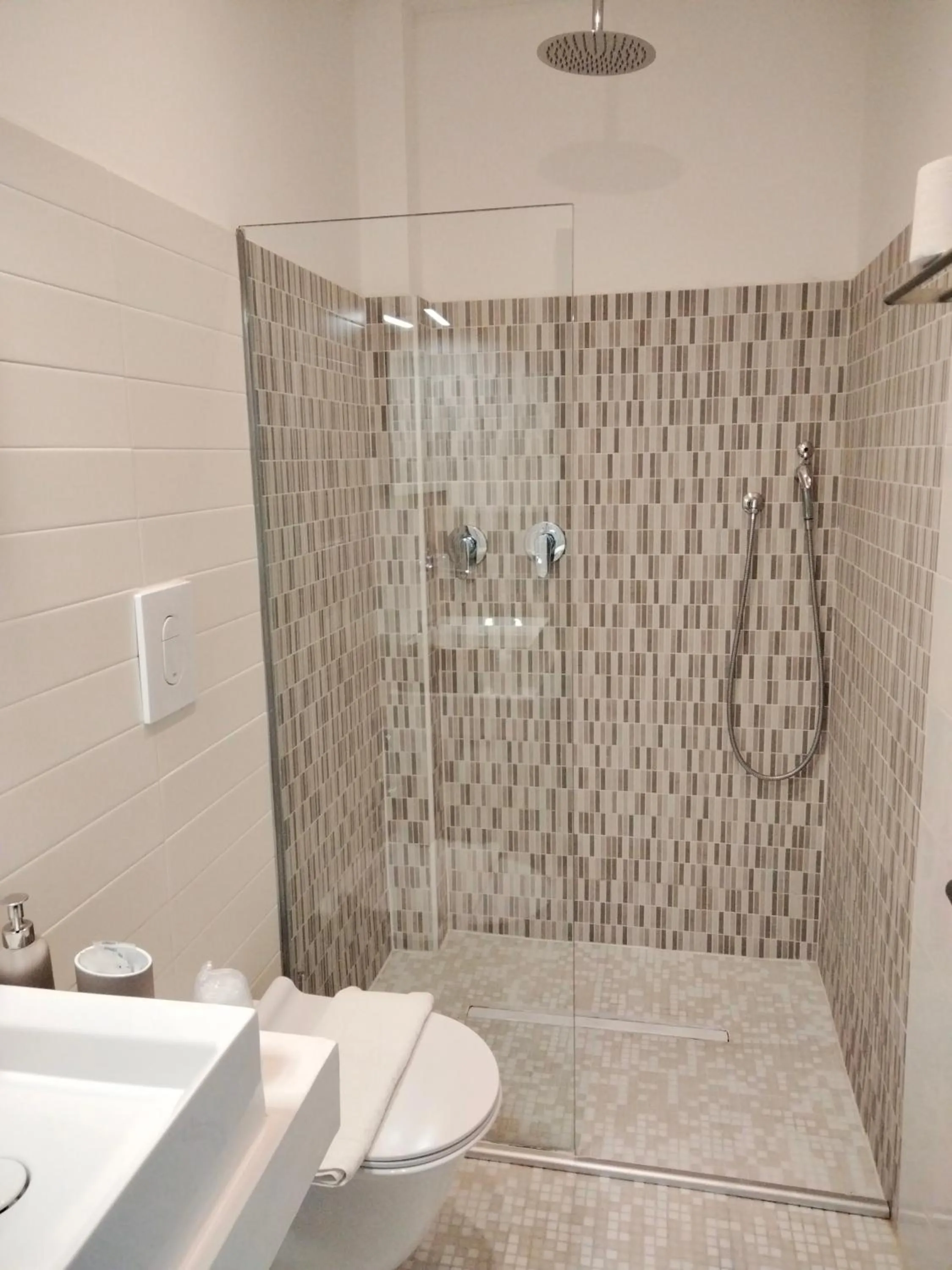 Bathroom in Albergo Aquila