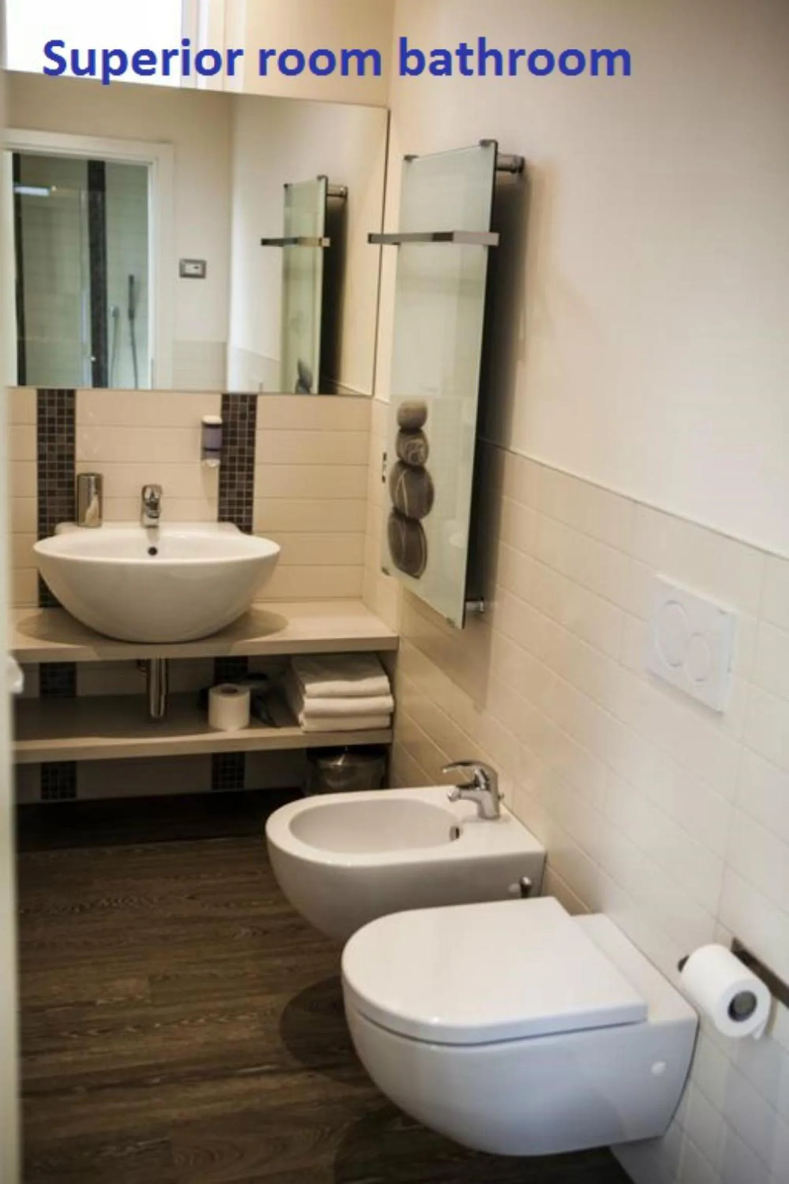 Bathroom in Albergo Aquila