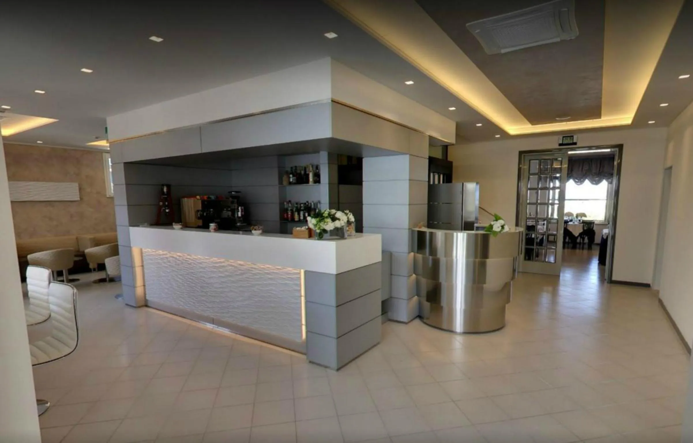 Restaurant/places to eat in Albergo Aquila