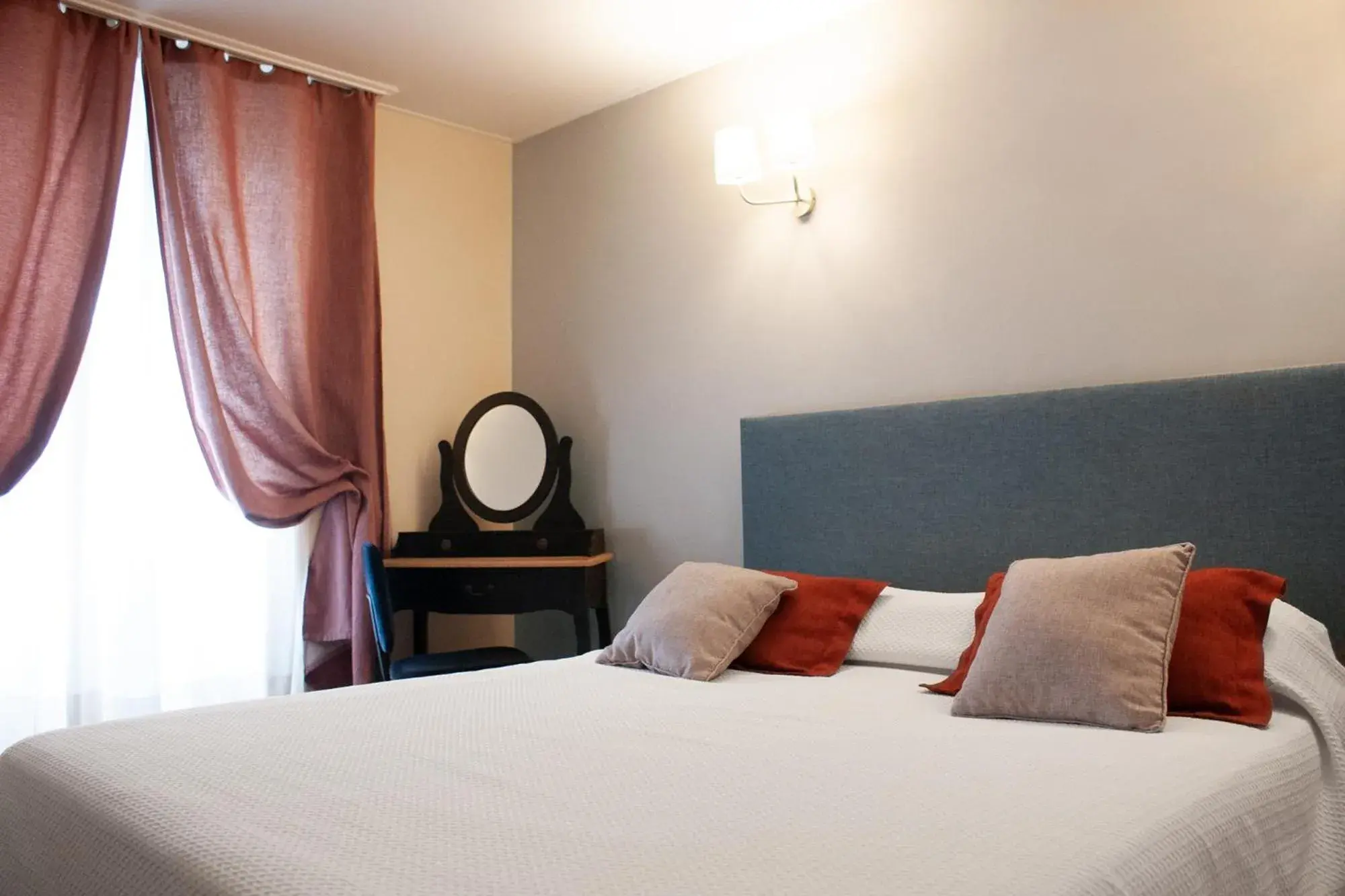 Superior Double Room in Hôtel du Mont Blanc Superior Double Room in Hôtel du Mont Blanc