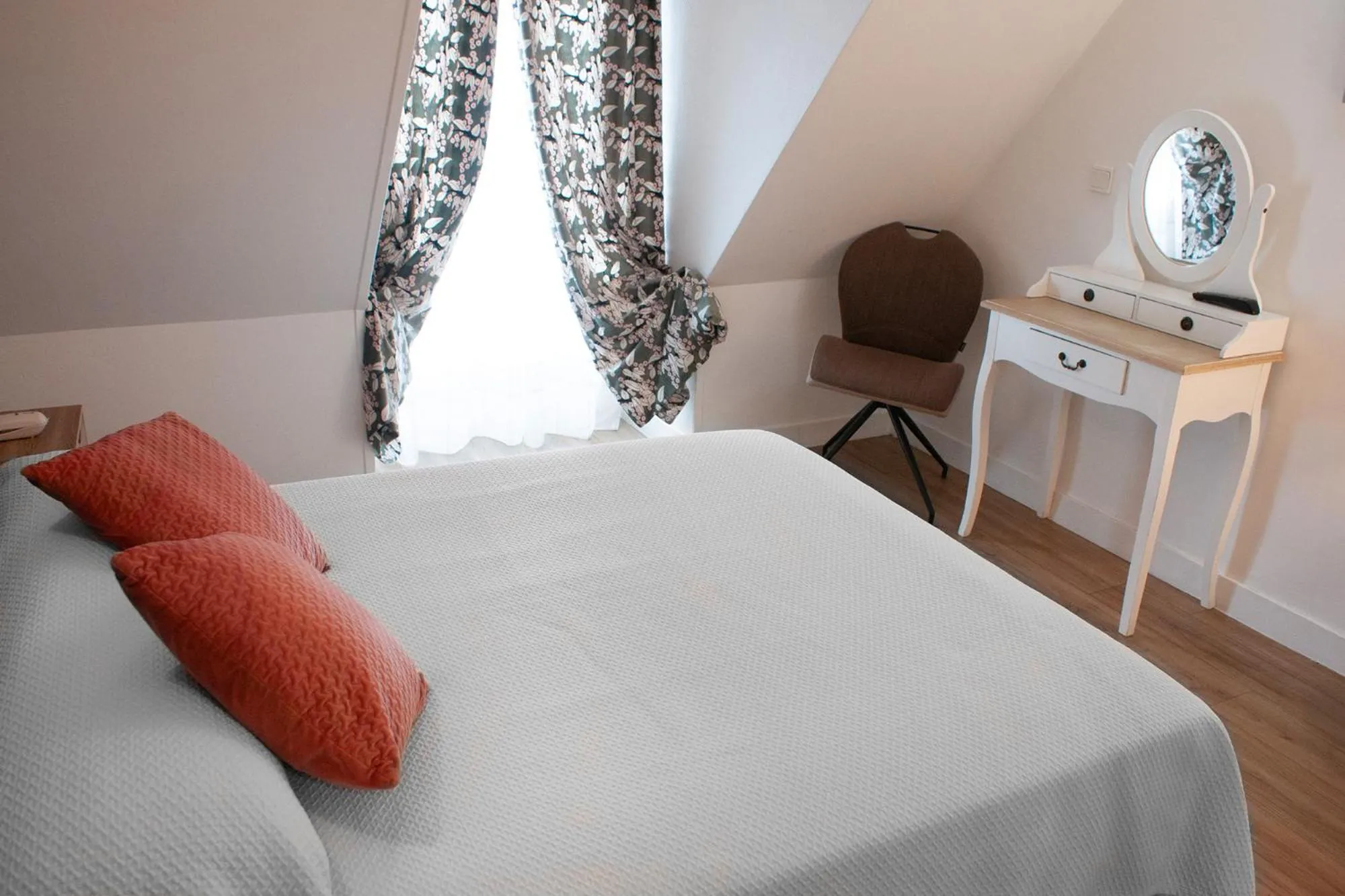 Bedroom, Bed in Hôtel du Mont Blanc