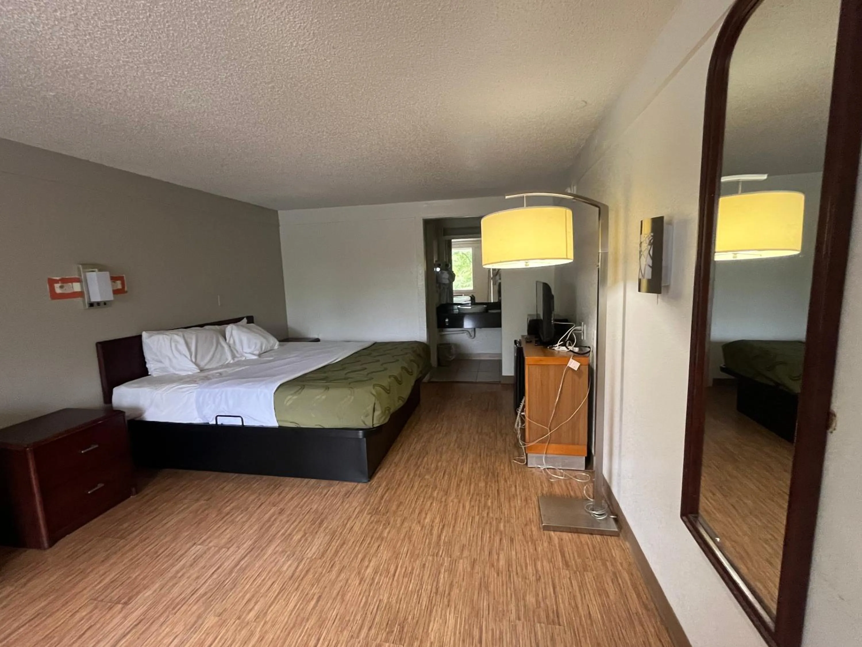 Bed in Rodeway Inn Washington PA