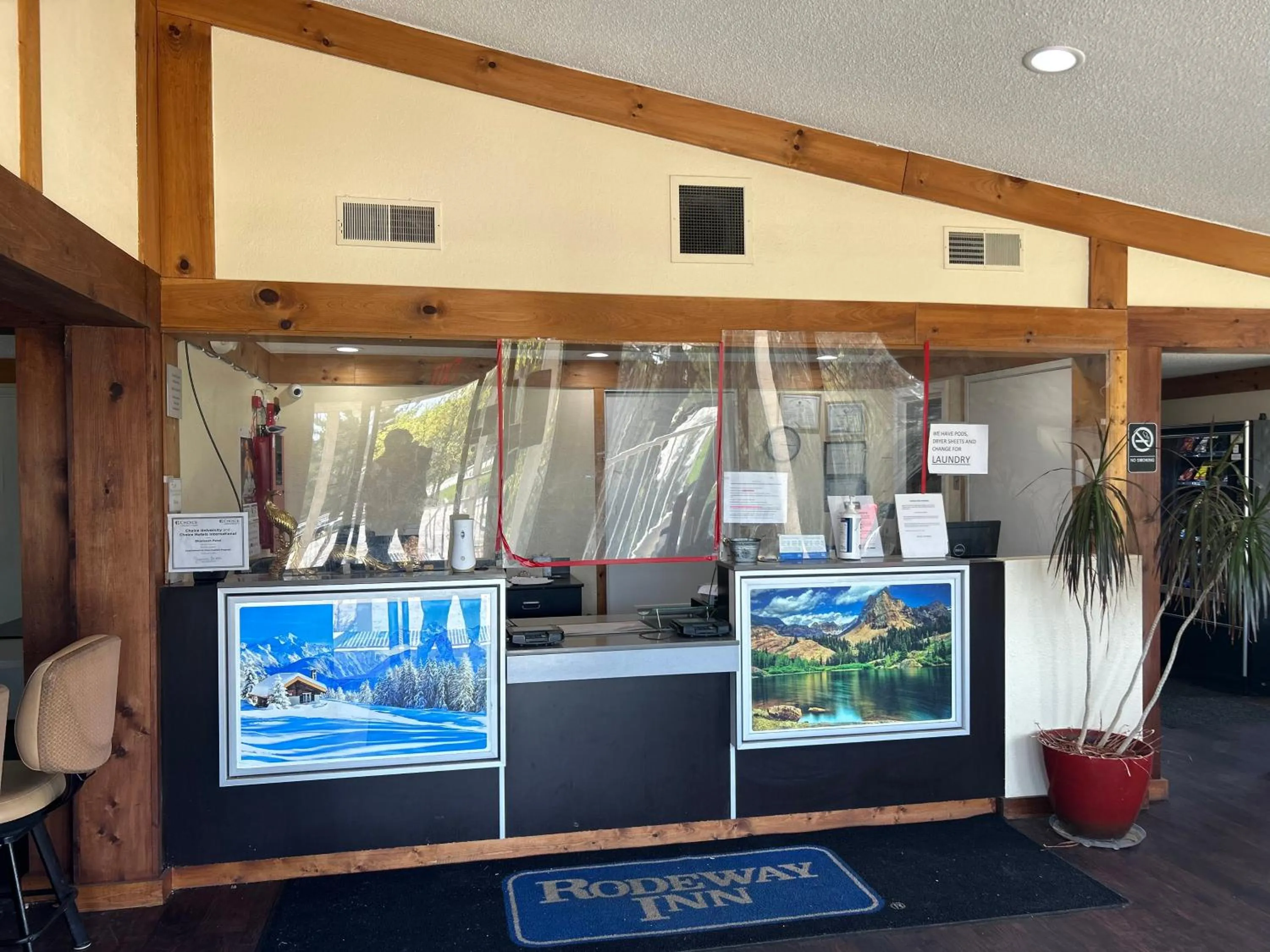 Lobby or reception in Rodeway Inn Washington PA