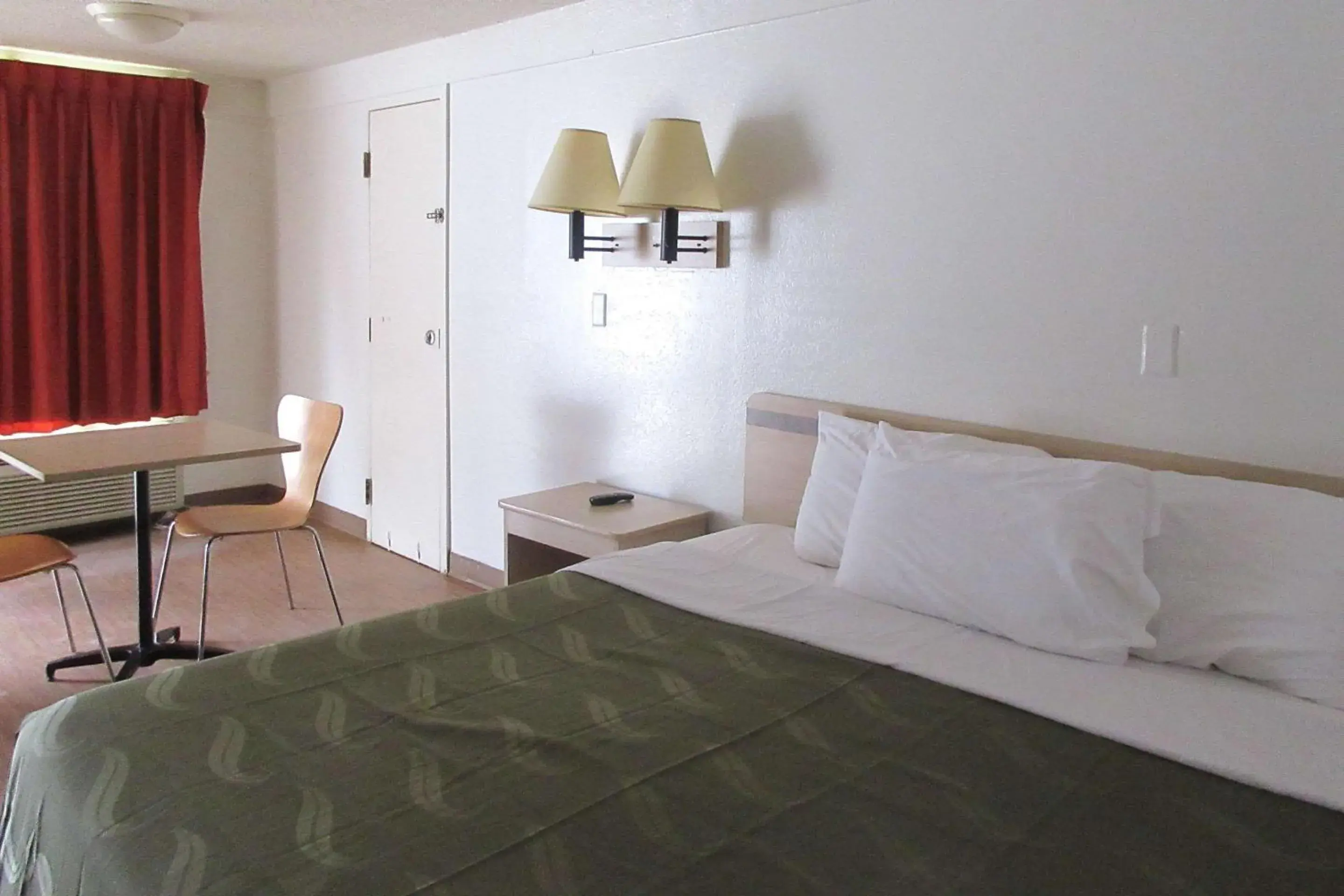 Double Room with Two Double Beds - Accessible/Non-Smoking in Rodeway Inn Double Room with Two Double Beds - Accessible/Non-Smoking in Rodeway Inn