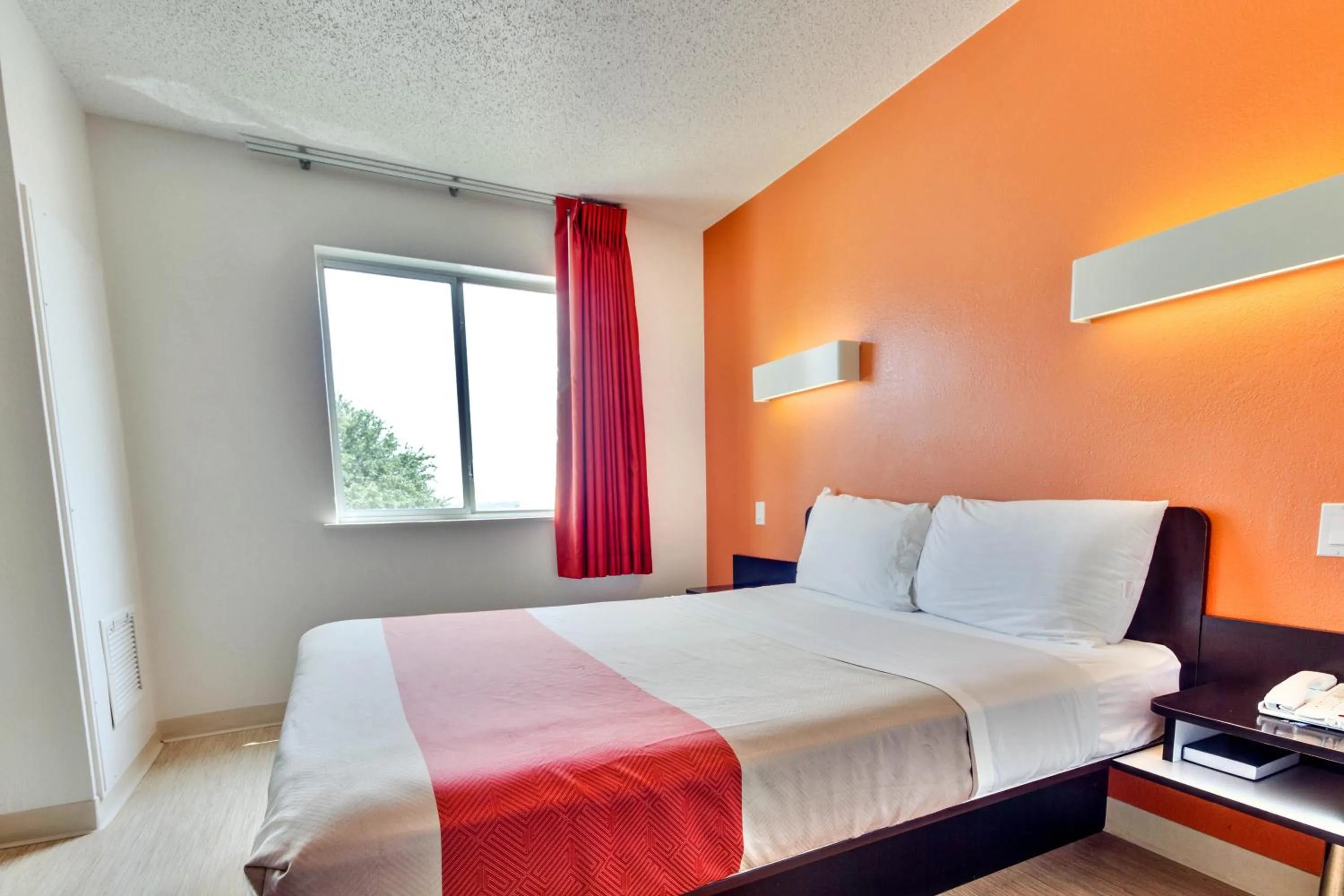Bedroom, Bed in Motel 6-Lewisville, TX - Dallas