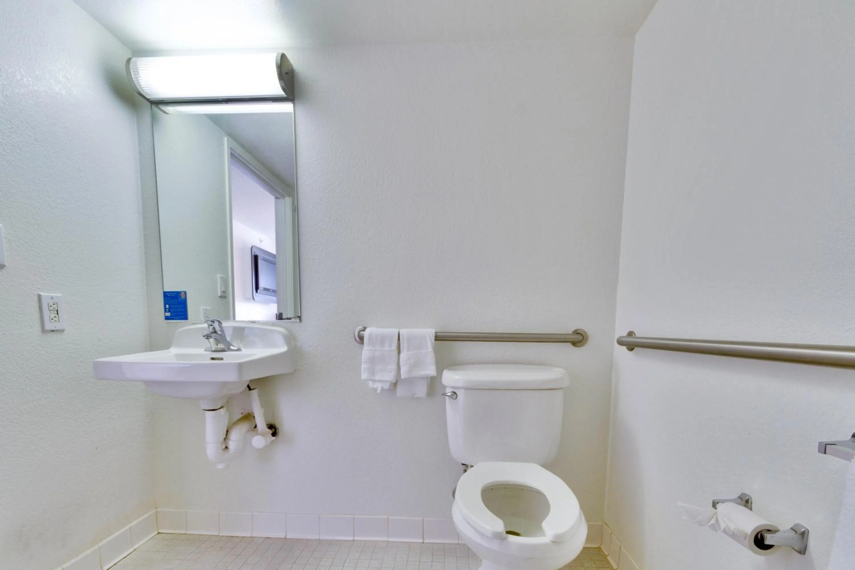 Bathroom in Motel 6-Lewisville, TX - Dallas
