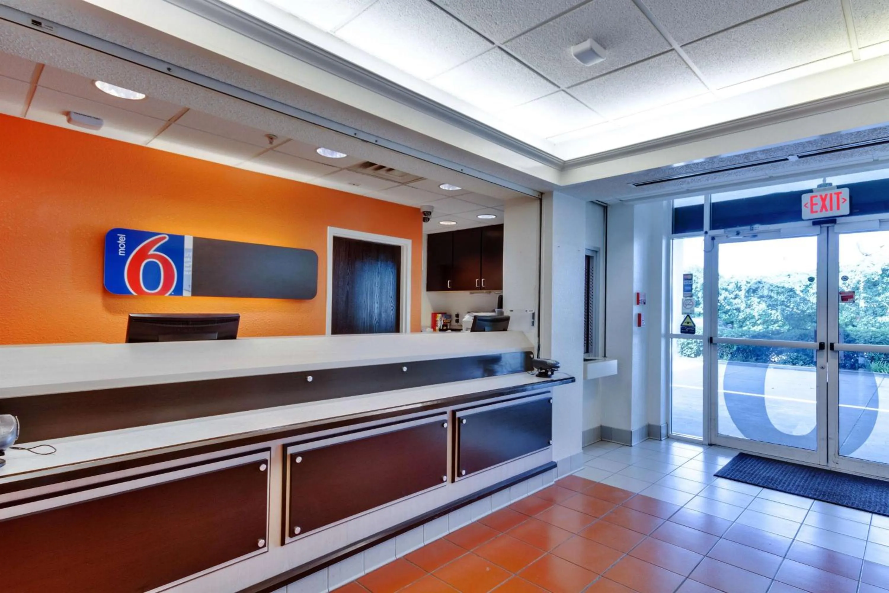 Lobby or reception in Motel 6-Lewisville, TX - Dallas