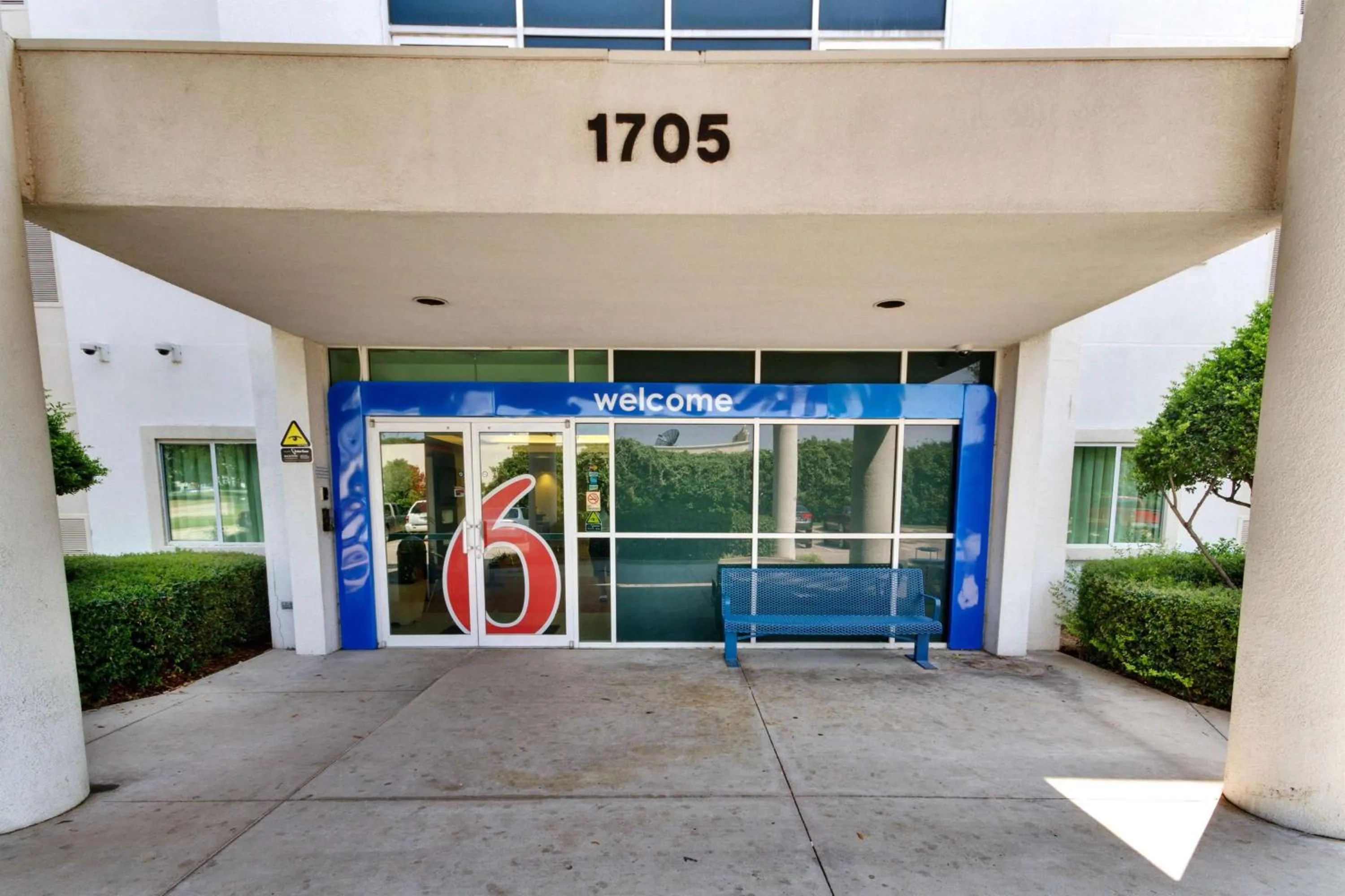 Property building in Motel 6-Lewisville, TX - Dallas