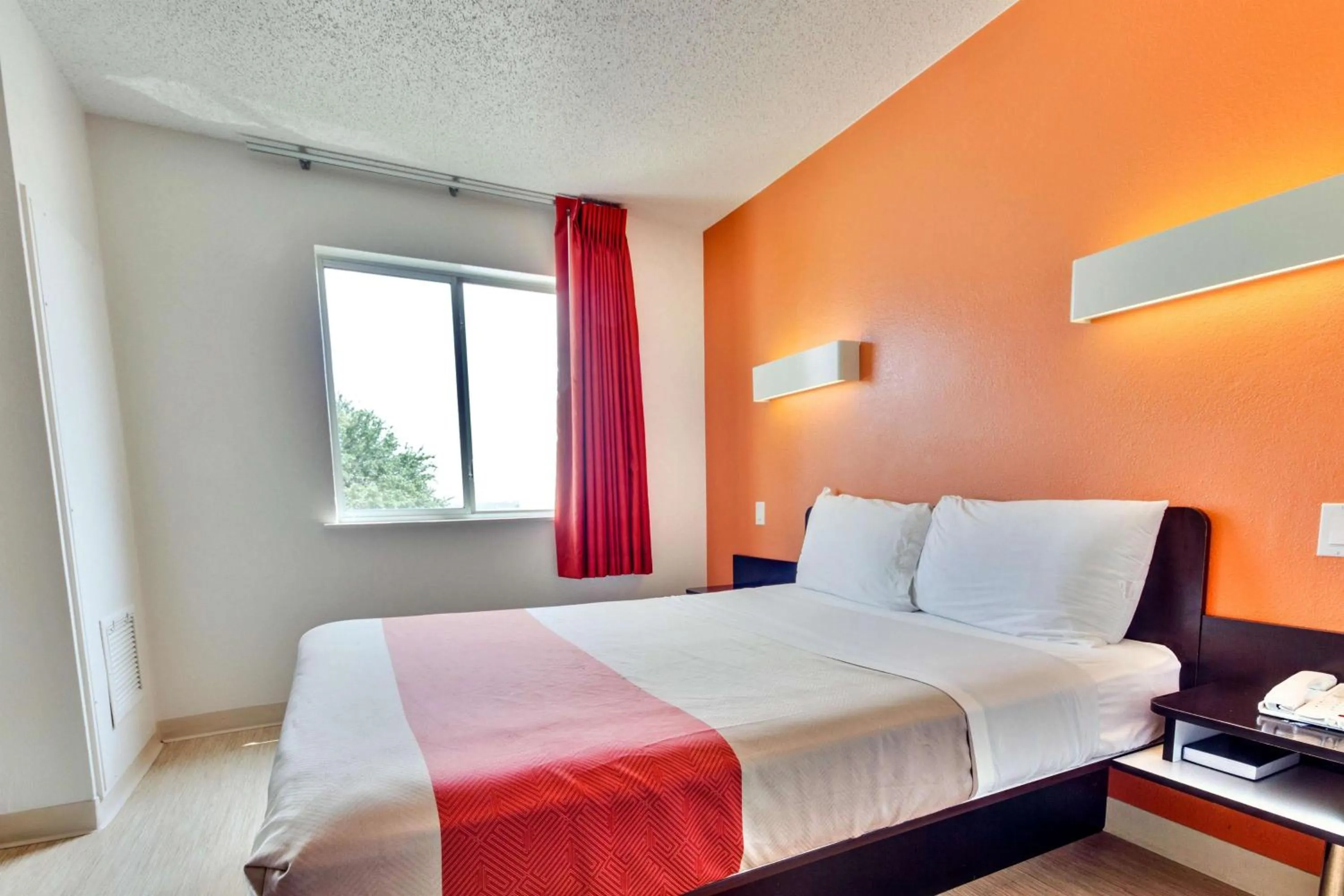 Bedroom, Bed in Motel 6-Lewisville, TX - Dallas