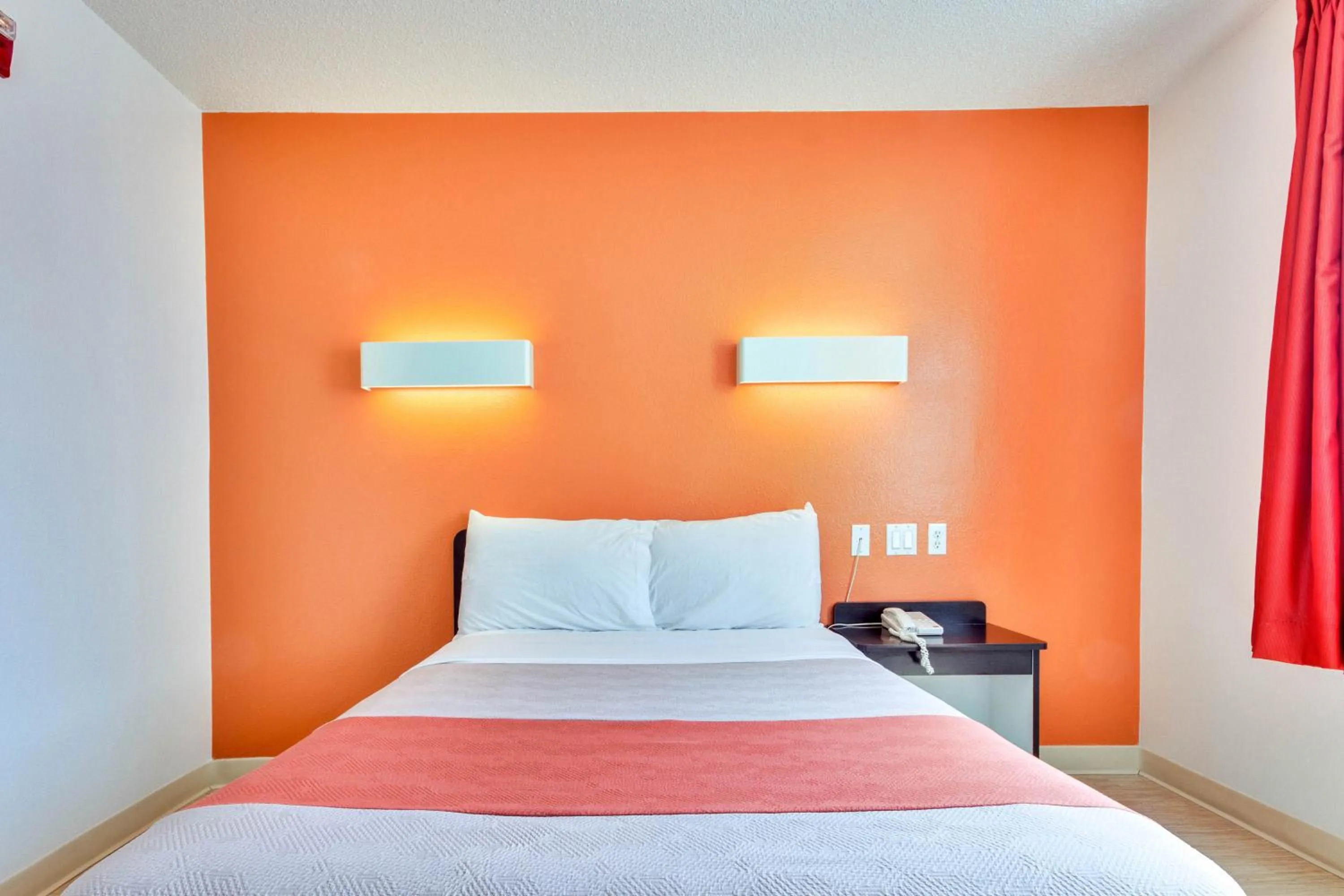 Bedroom, Bed in Motel 6-Lewisville, TX - Dallas