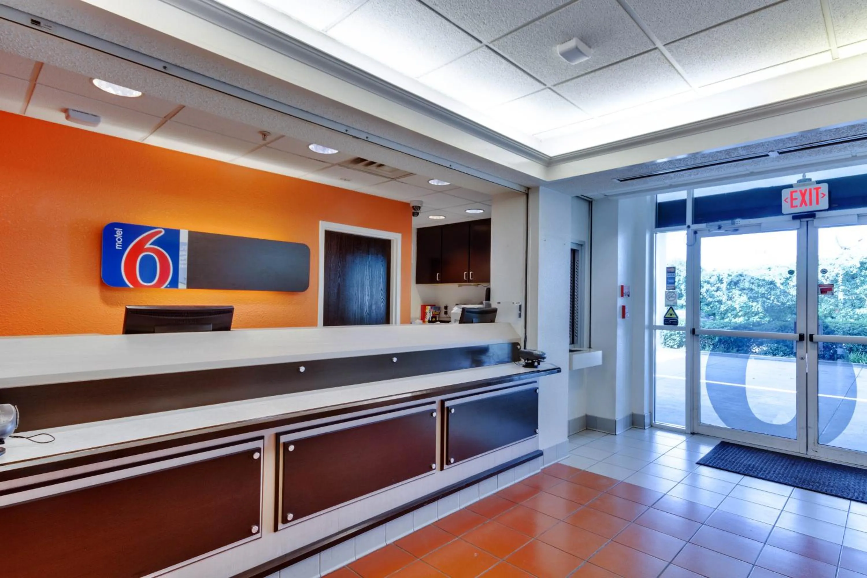 Lobby or reception in Motel 6-Lewisville, TX - Dallas