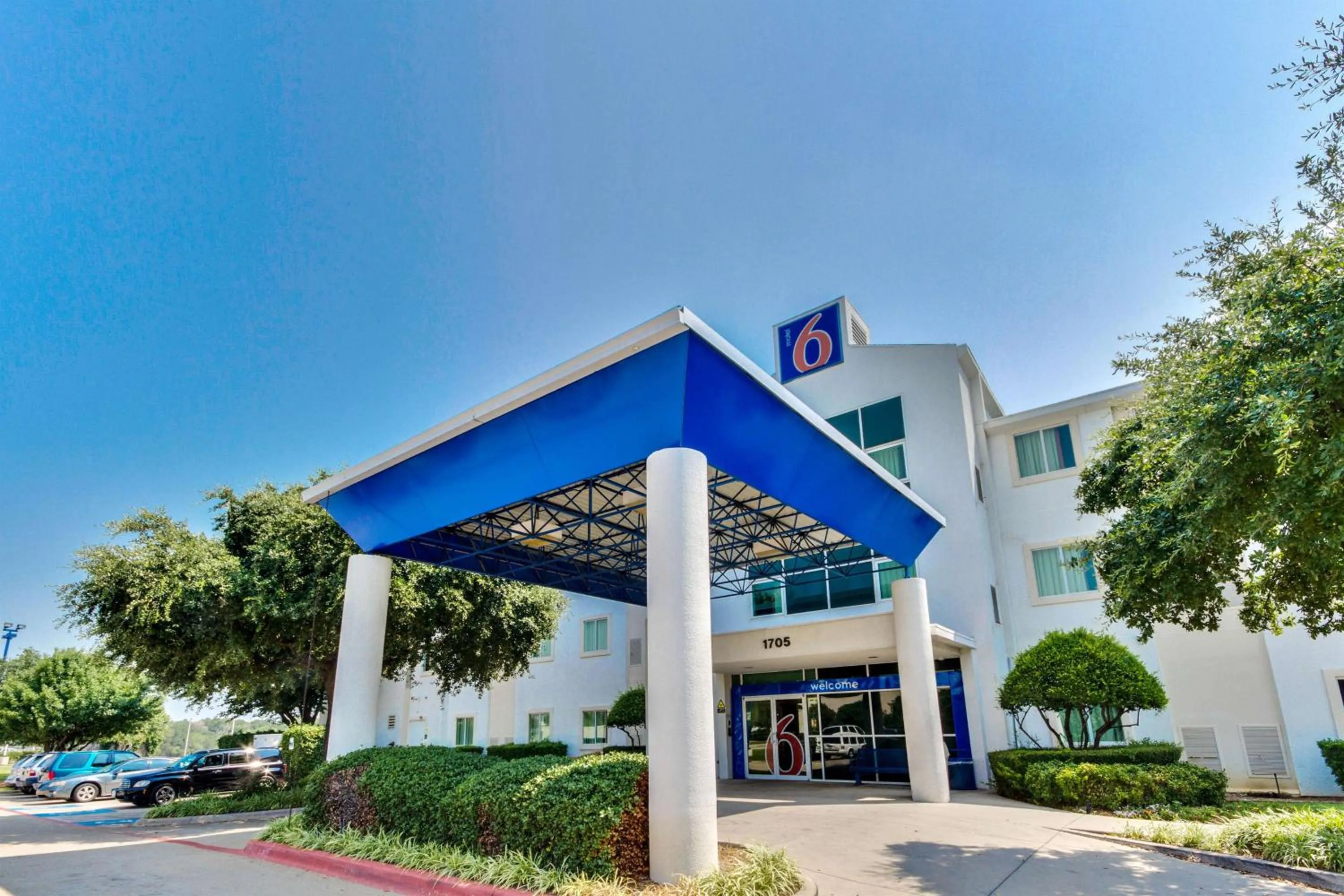 Property building in Motel 6-Lewisville, TX - Dallas