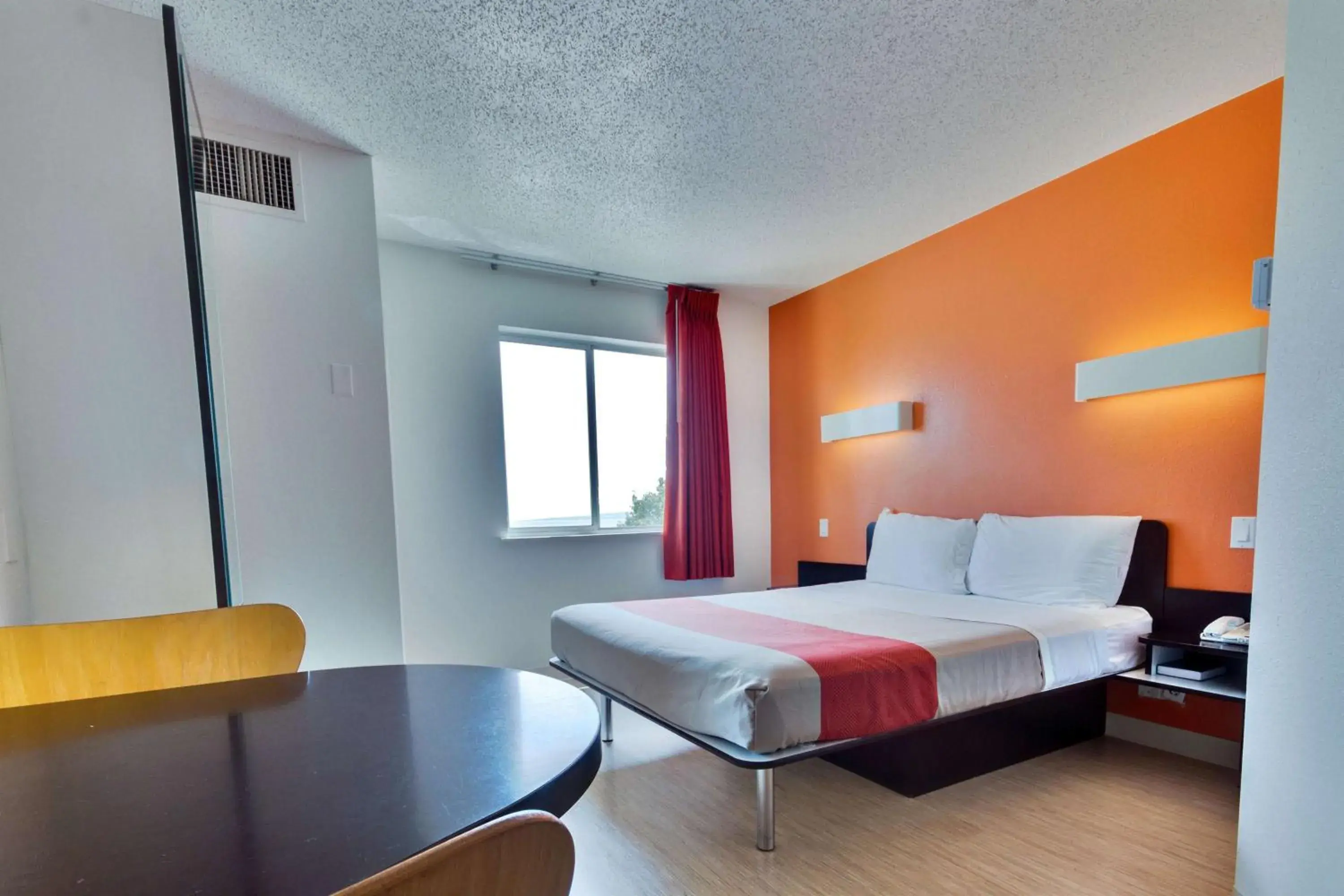 Queen Room in Motel 6-Lewisville, TX - Dallas Queen Room in Motel 6-Lewisville, TX - Dallas