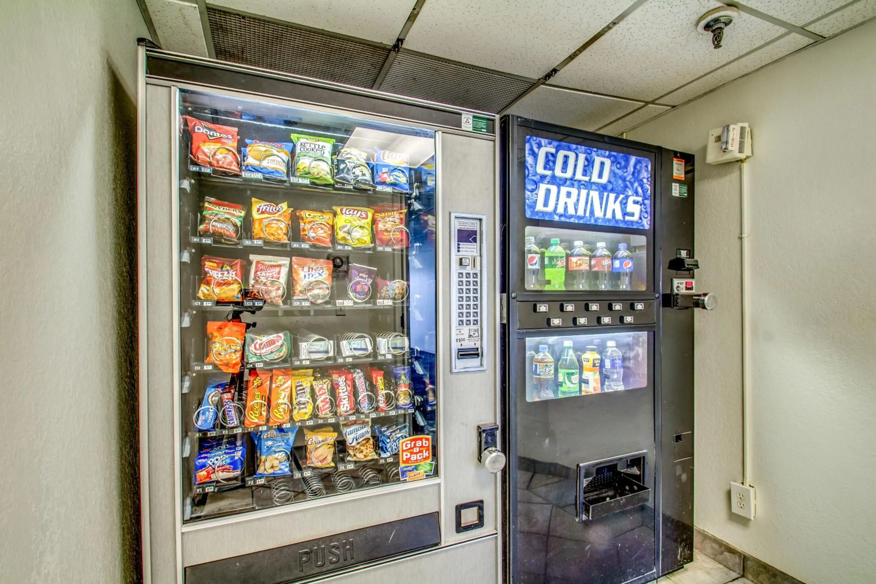 Food in Motel 6-Amherst, NY - Buffalo