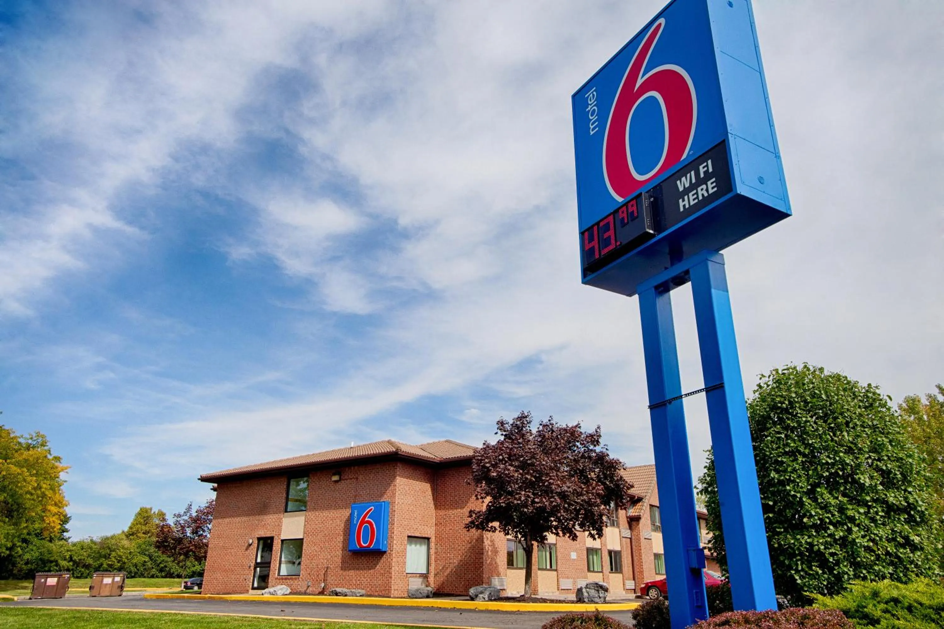 Property building in Motel 6 East Syracuse, NY - Airport