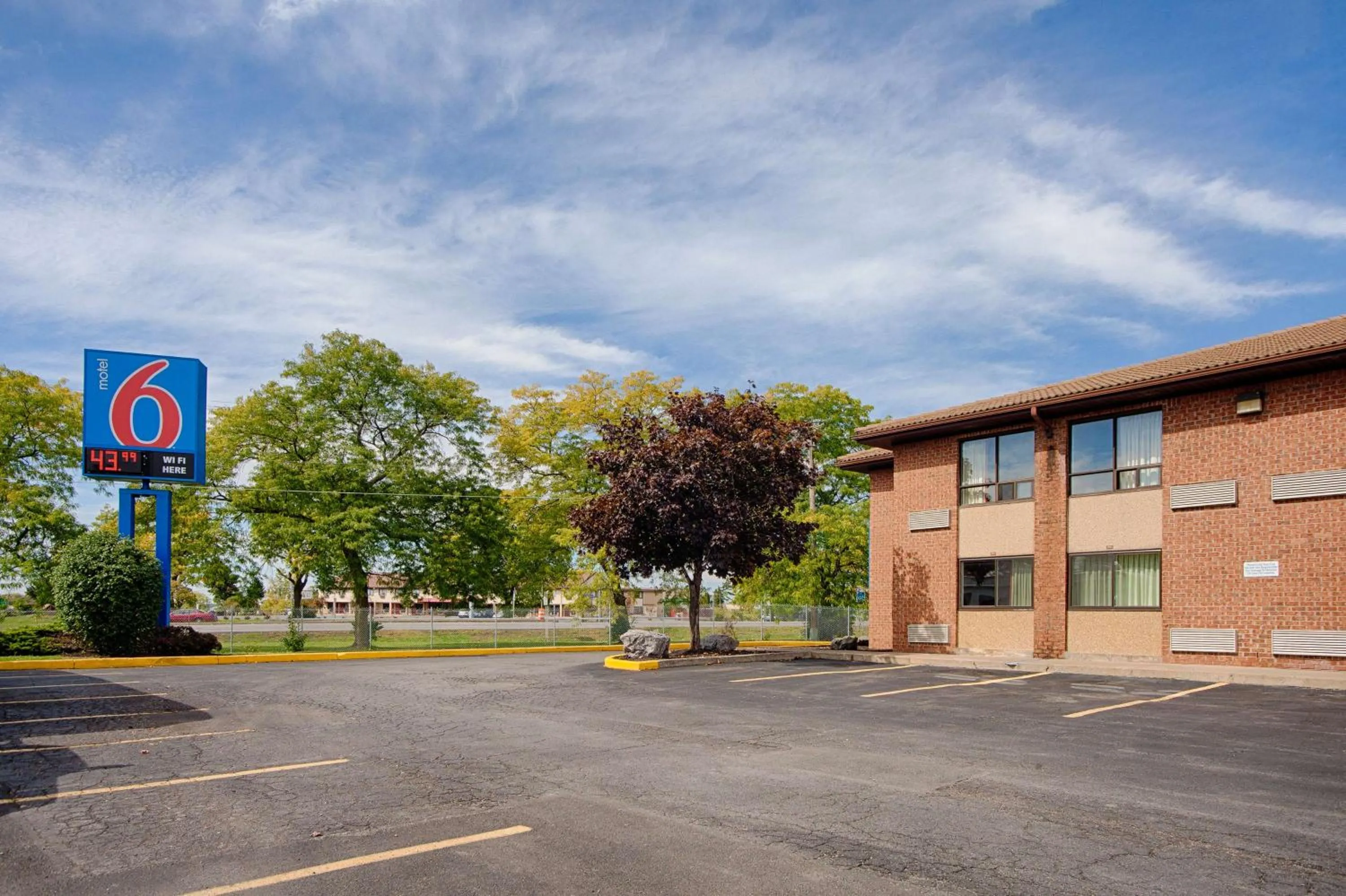 Property building in Motel 6 East Syracuse, NY - Airport