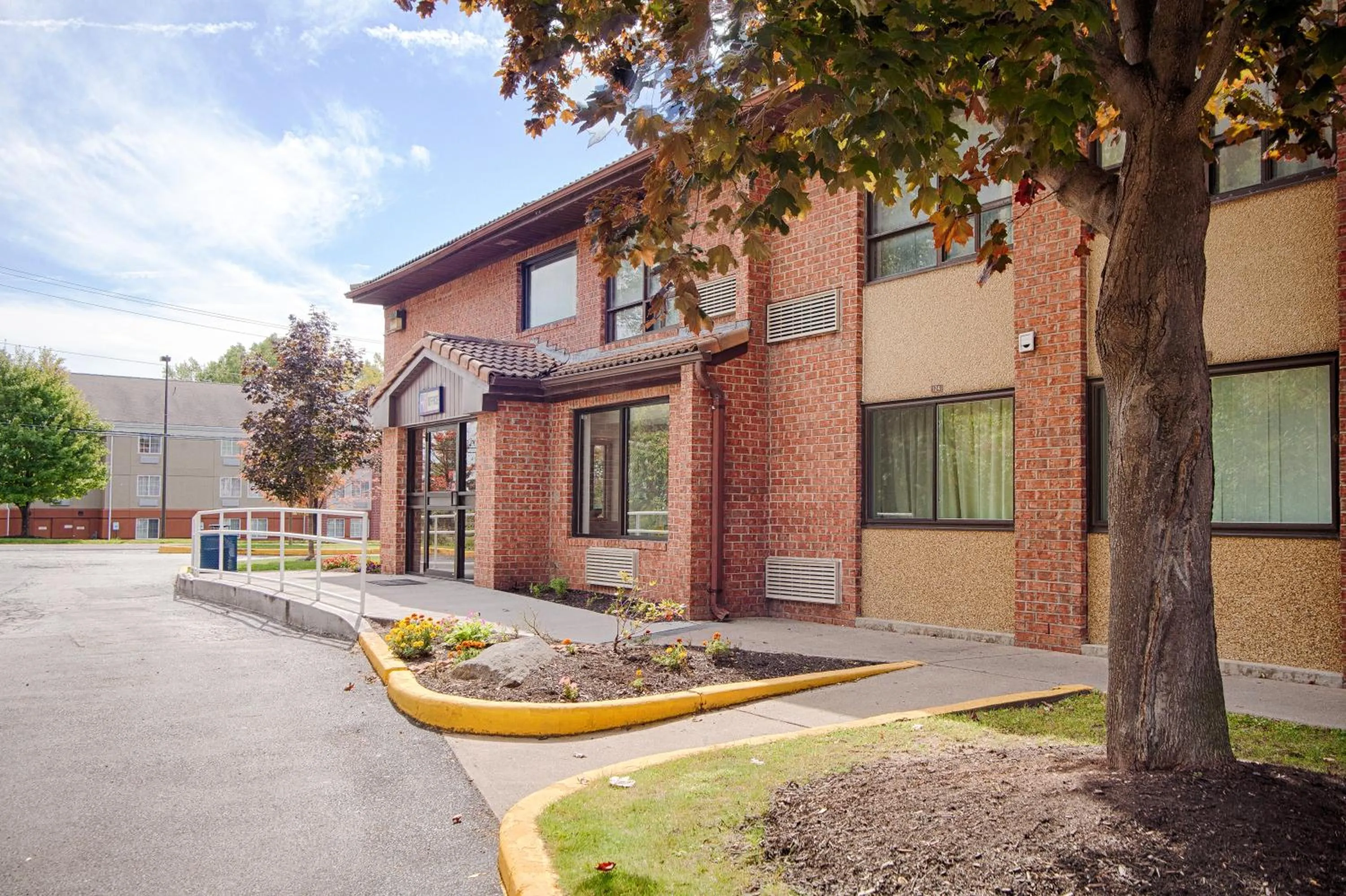 Property building in Motel 6 East Syracuse, NY - Airport