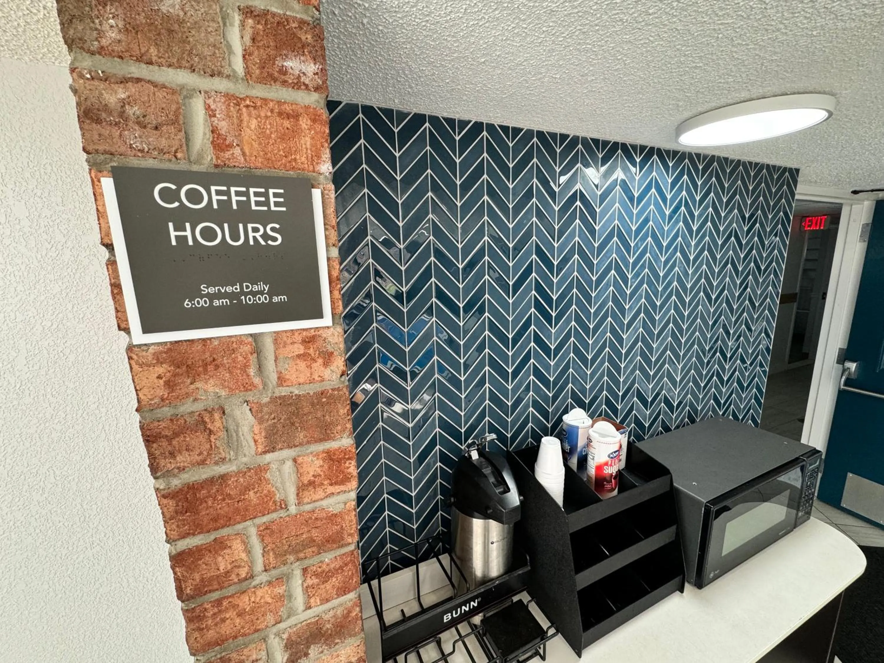 Coffee/tea facilities in Motel 6 East Syracuse, NY - Airport