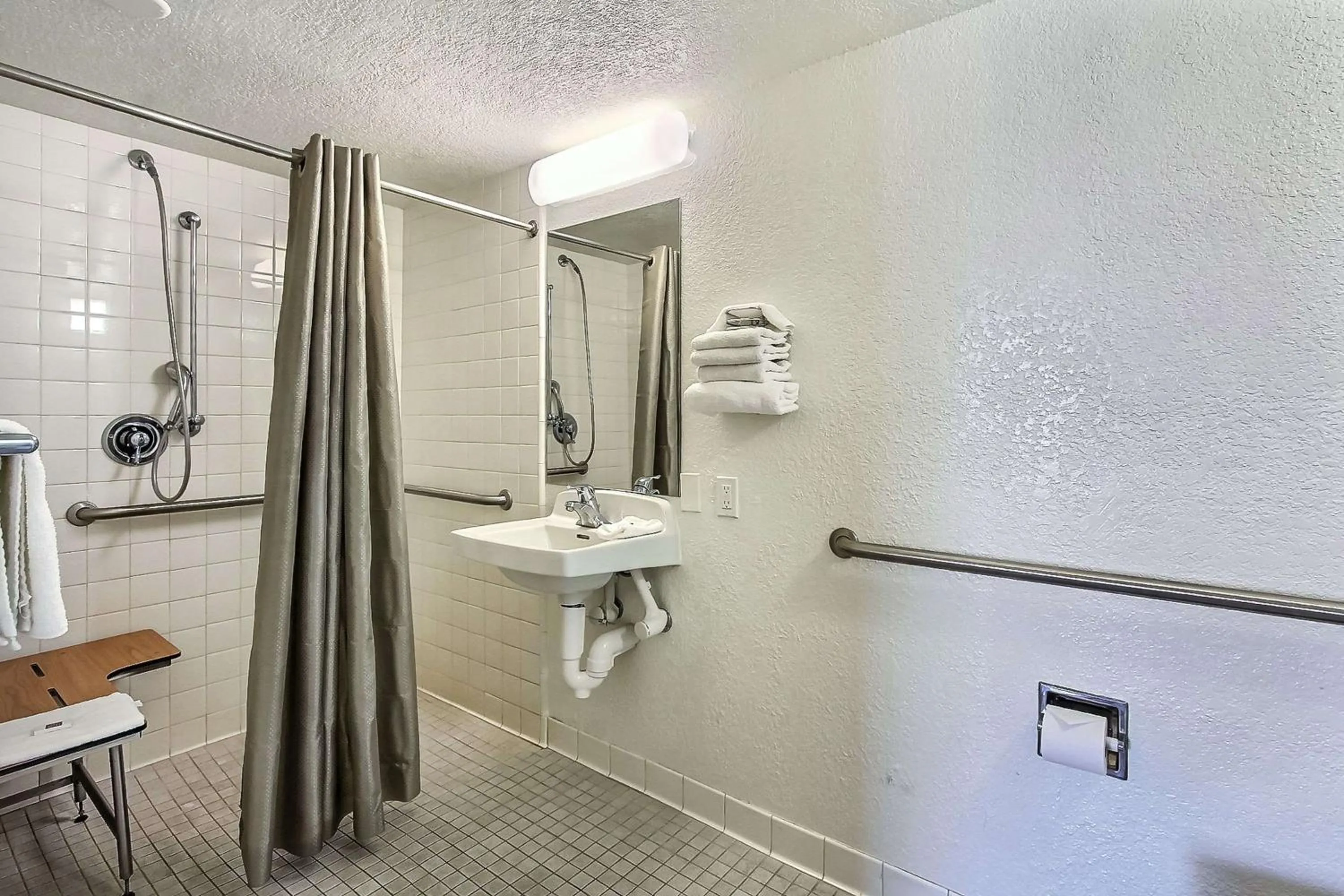Double Room - Disability Access - Non-Smoking in Motel 6-Campbell, CA - San Jose