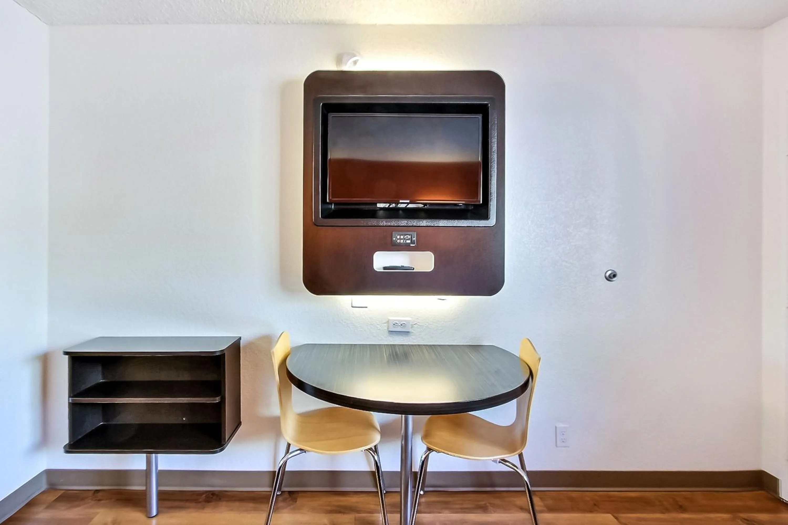 TV and multimedia in Motel 6-Campbell, CA - San Jose