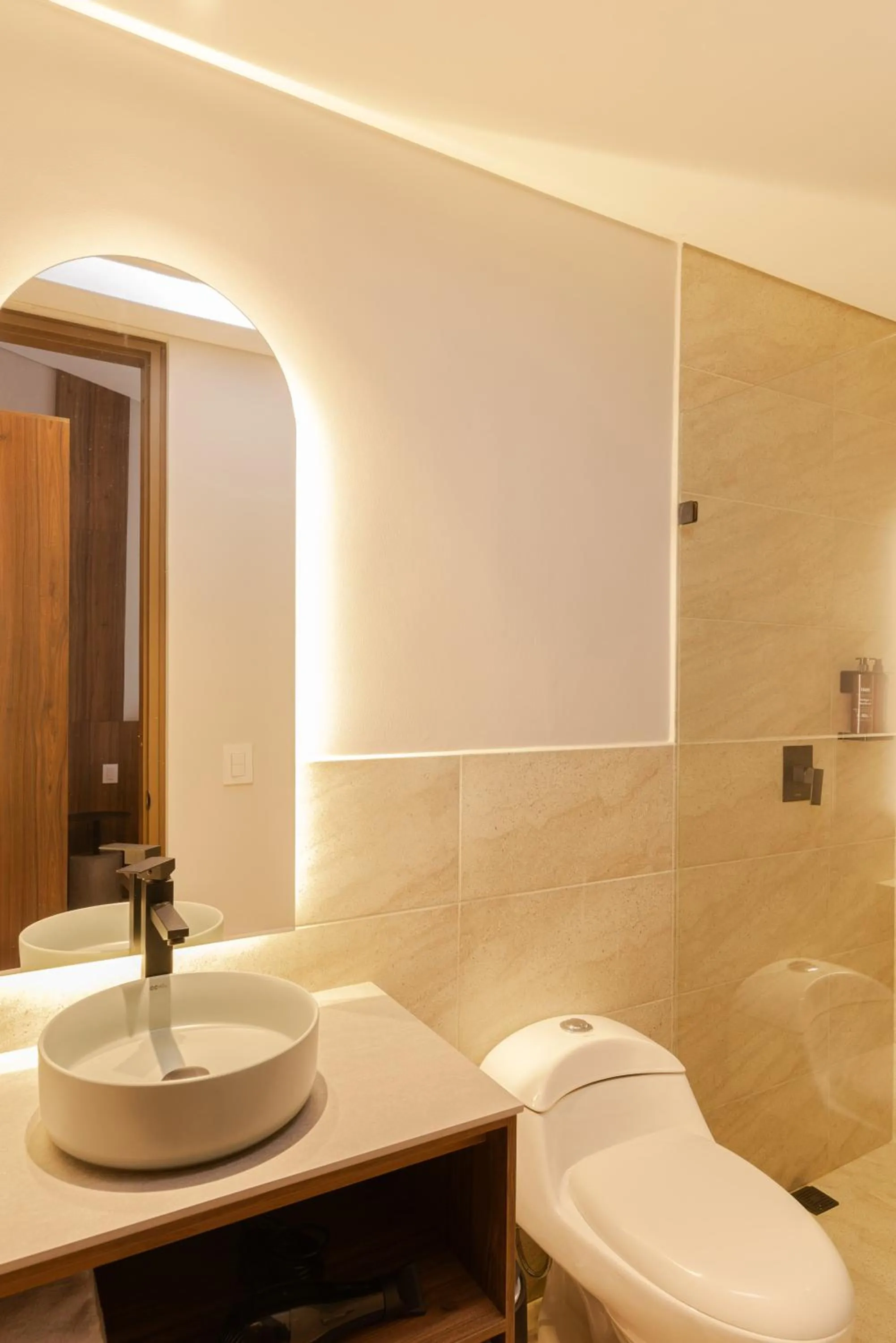 Shower in Hotel Lincoln