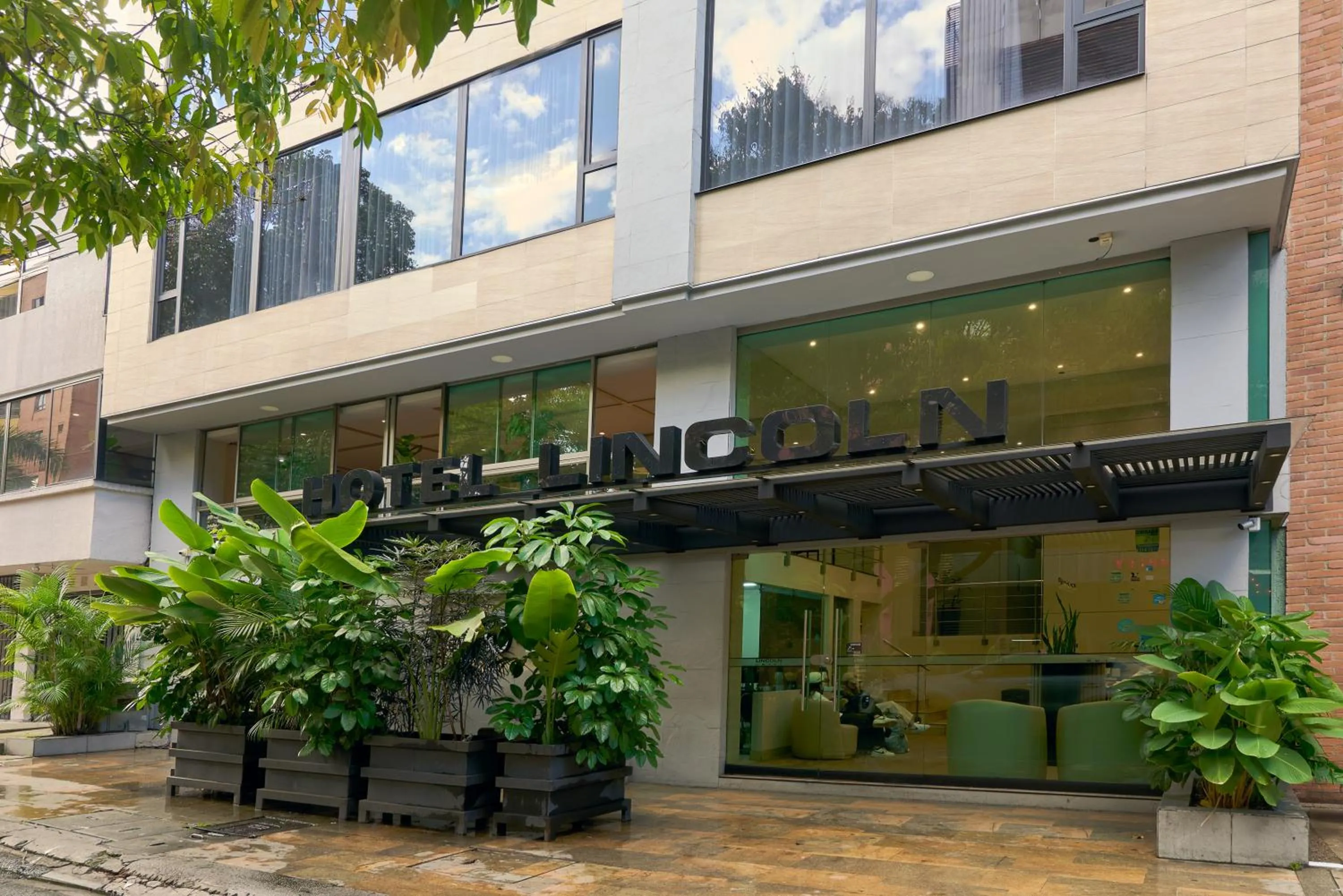 Property building in Hotel Lincoln