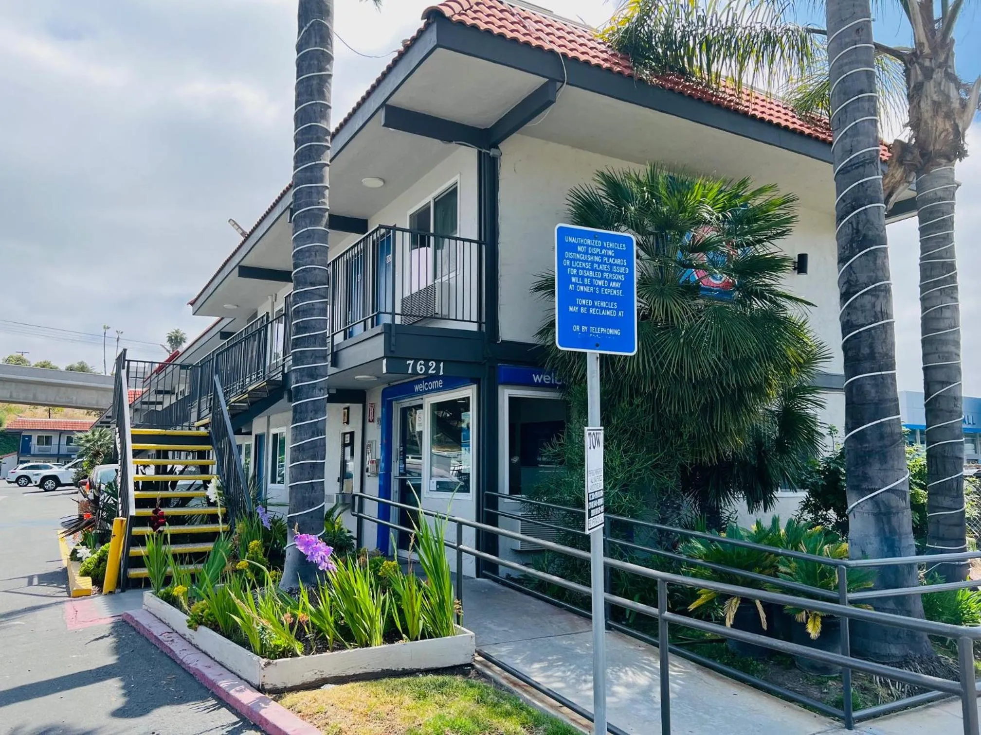 Property building in Motel 6-La Mesa, CA - San Diego