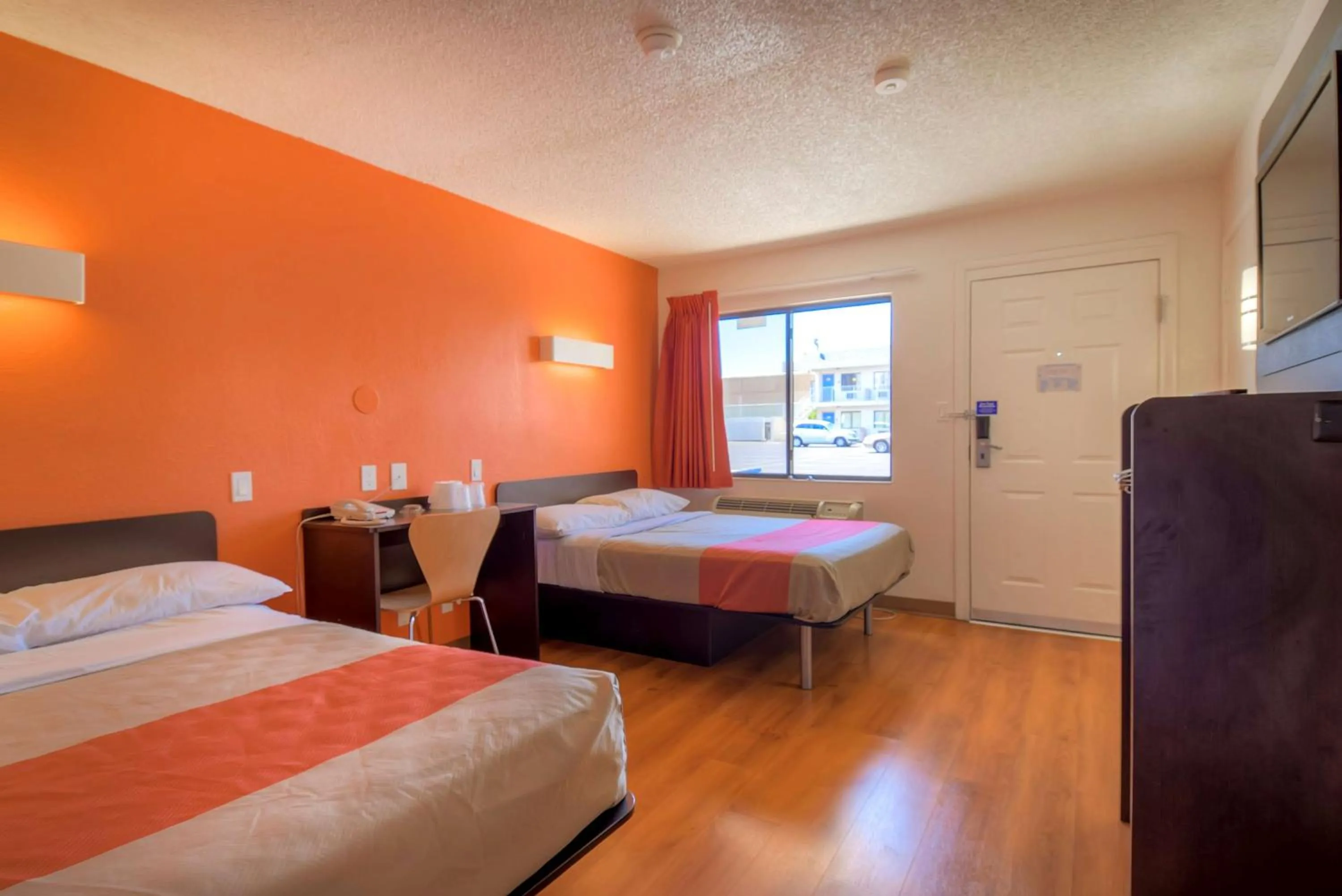 TV and multimedia, Bed in Motel 6 Las Vegas, NV – I-15 Stadium