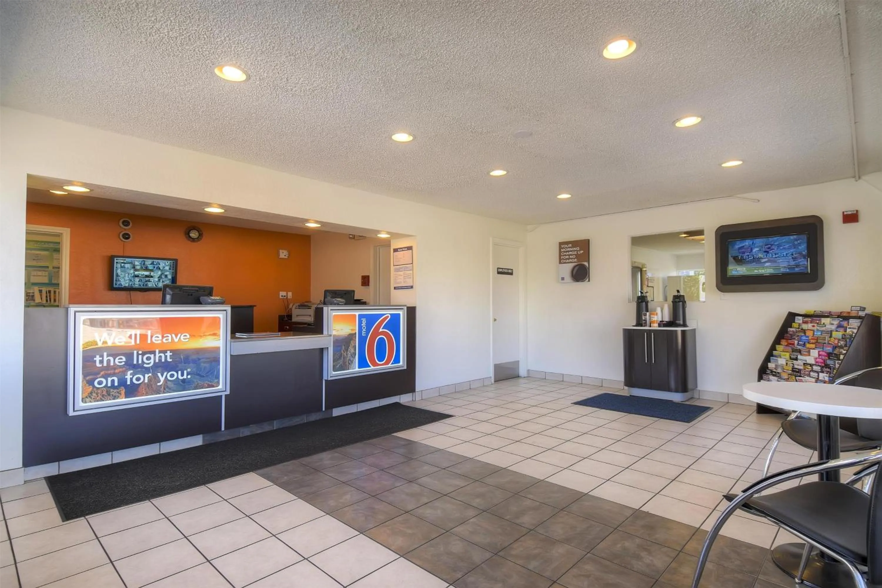Lobby or reception in Motel 6 Las Vegas, NV – I-15 Stadium