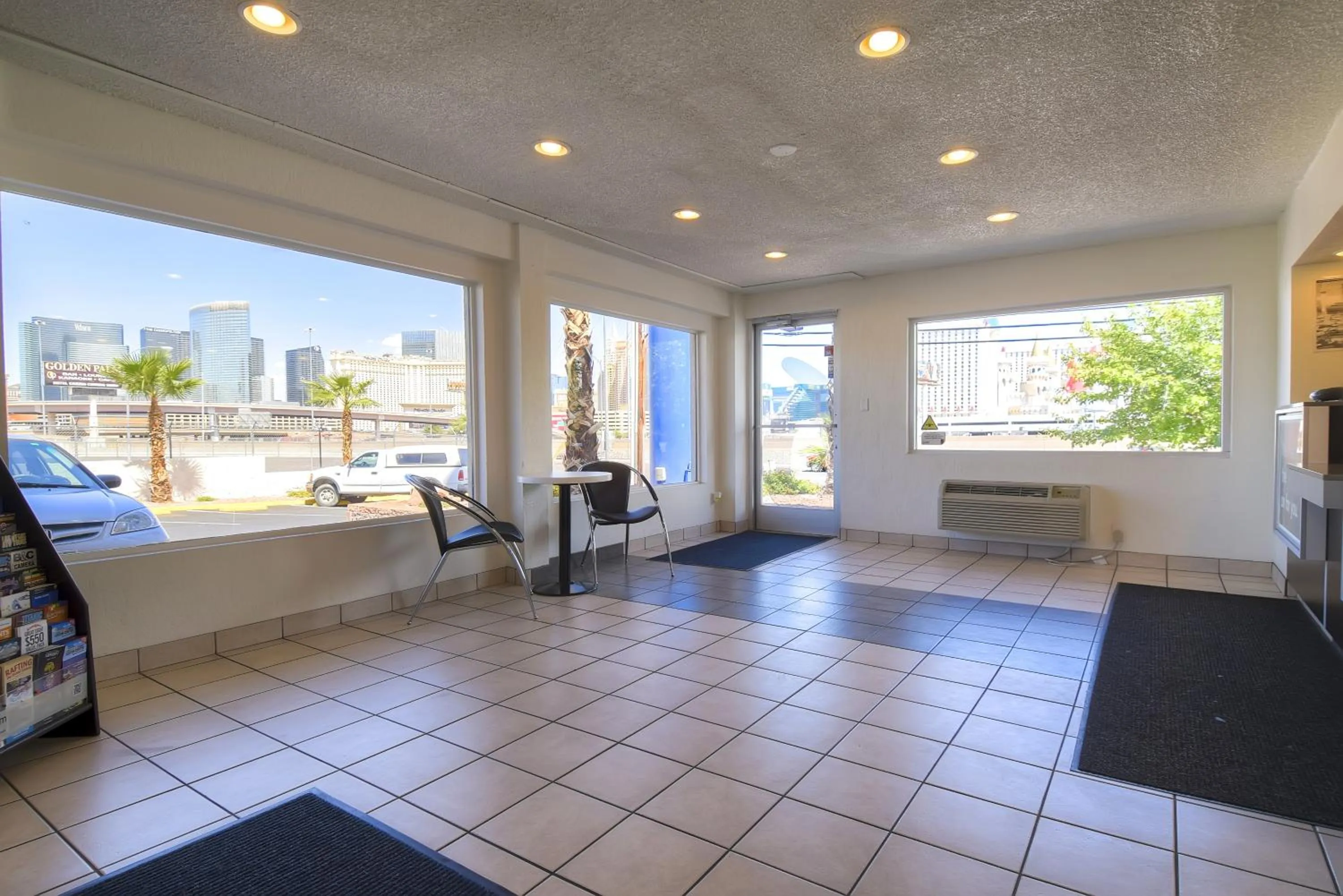Lobby or reception in Motel 6 Las Vegas, NV – I-15 Stadium