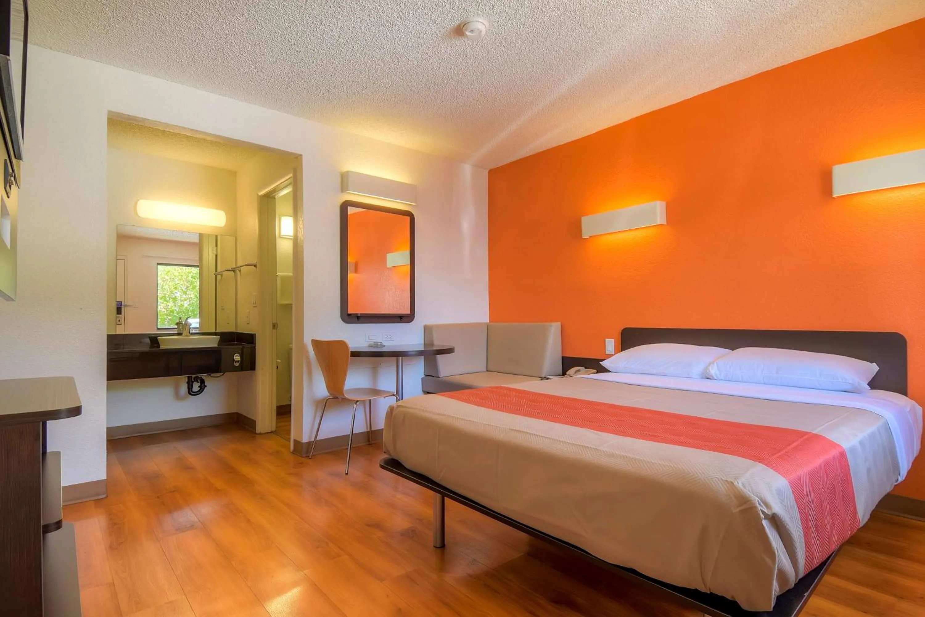 Bathroom, Bed in Motel 6 Las Vegas, NV – I-15 Stadium