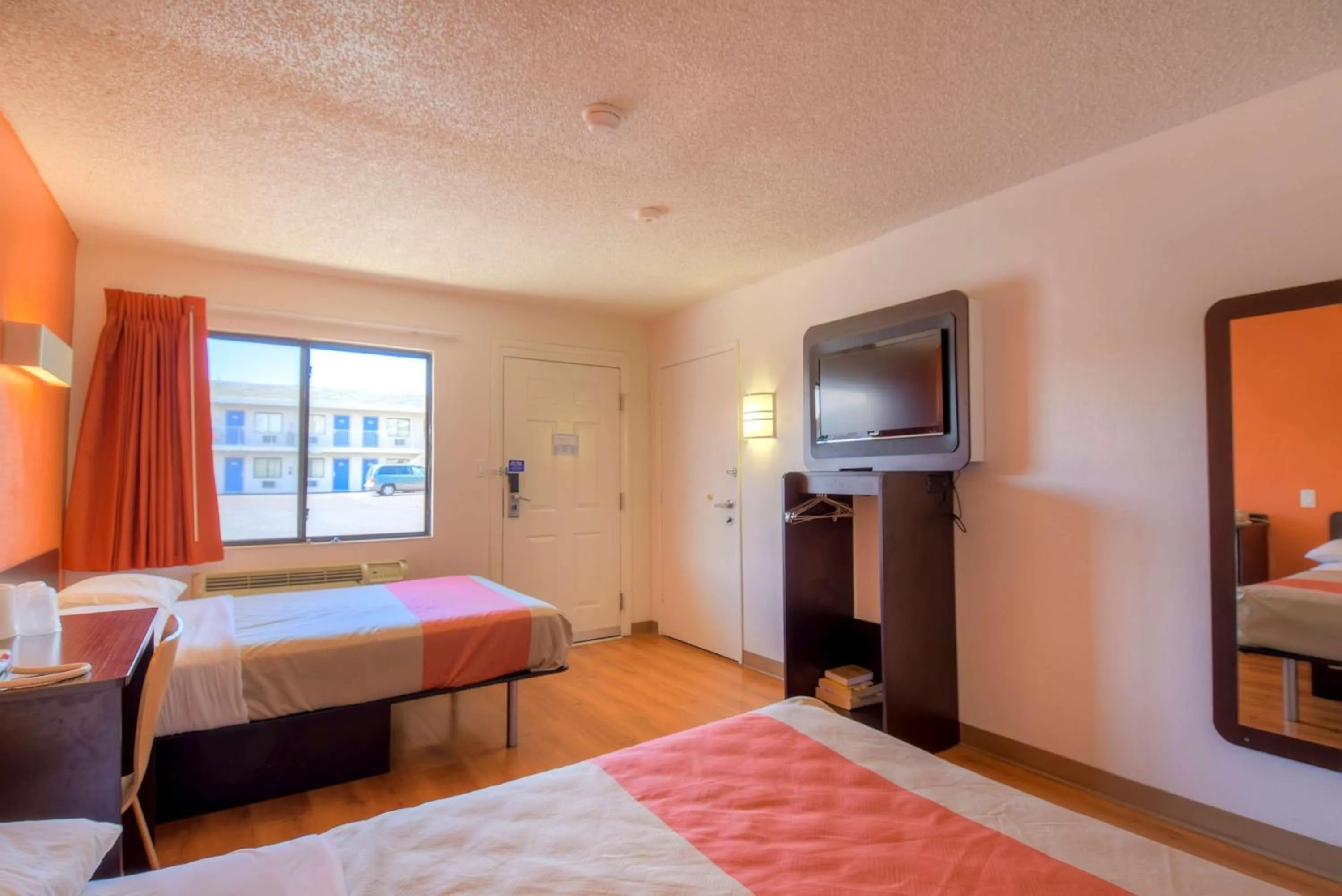 TV and multimedia, Bed in Motel 6 Las Vegas, NV – I-15 Stadium
