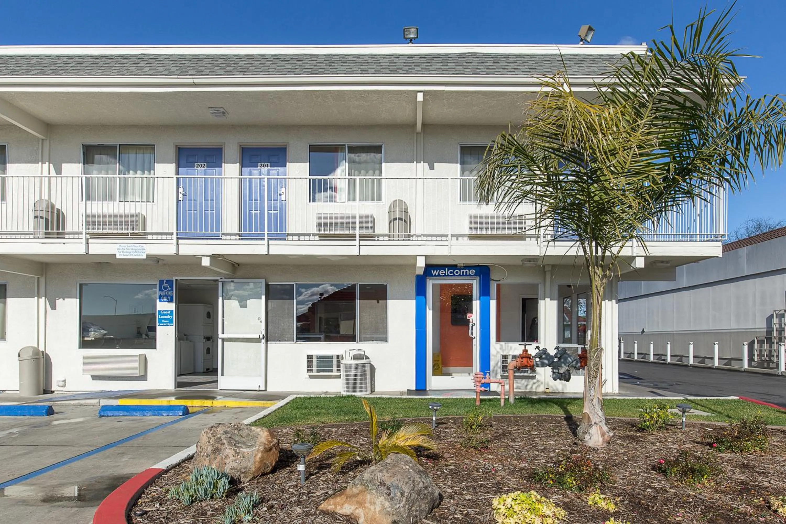 Facade/entrance in Motel 6 Hayward, CA- Silicon Valley Gateway