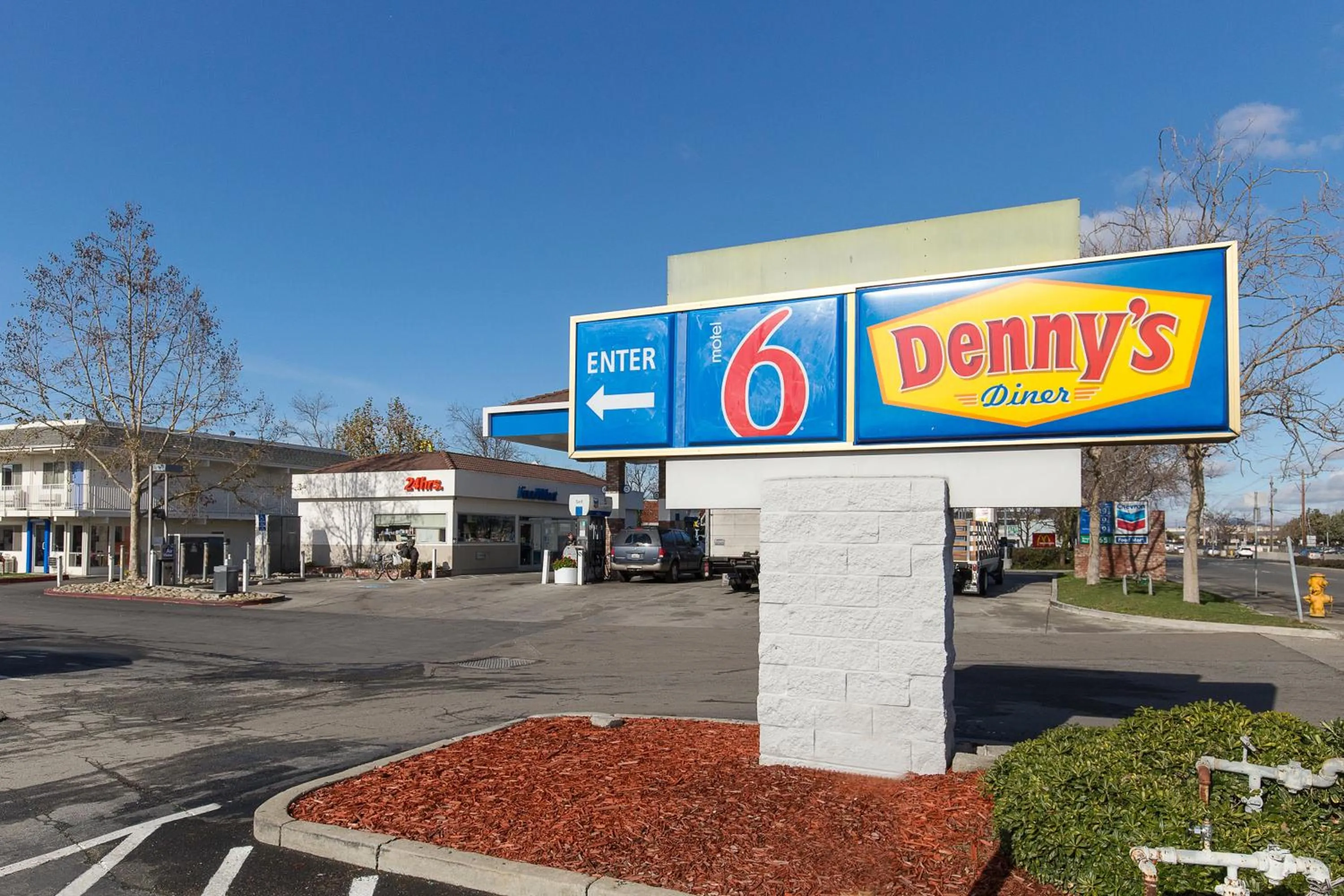 Facade/entrance in Motel 6 Hayward, CA- Silicon Valley Gateway