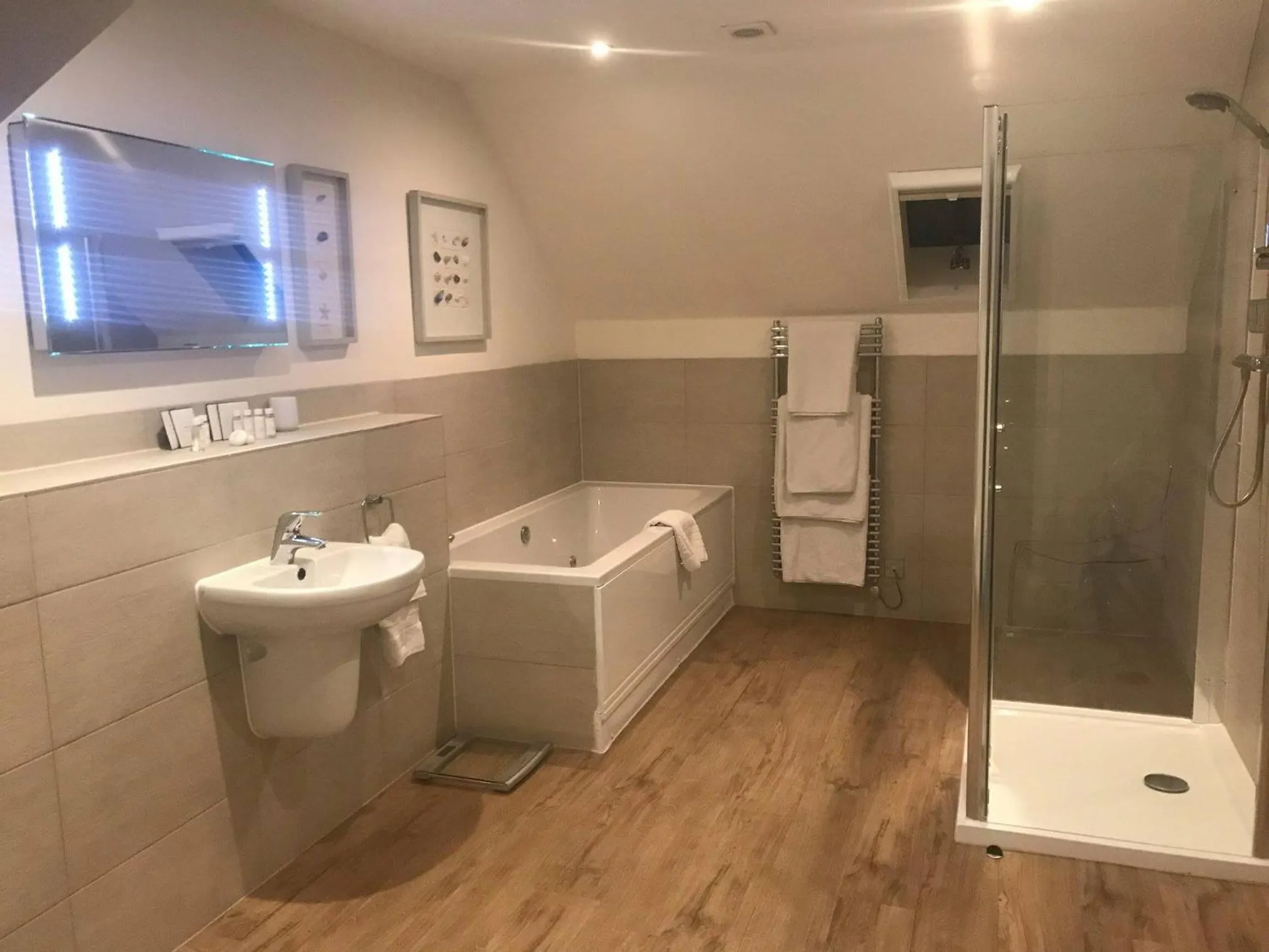 Bathroom in Hotel La Place